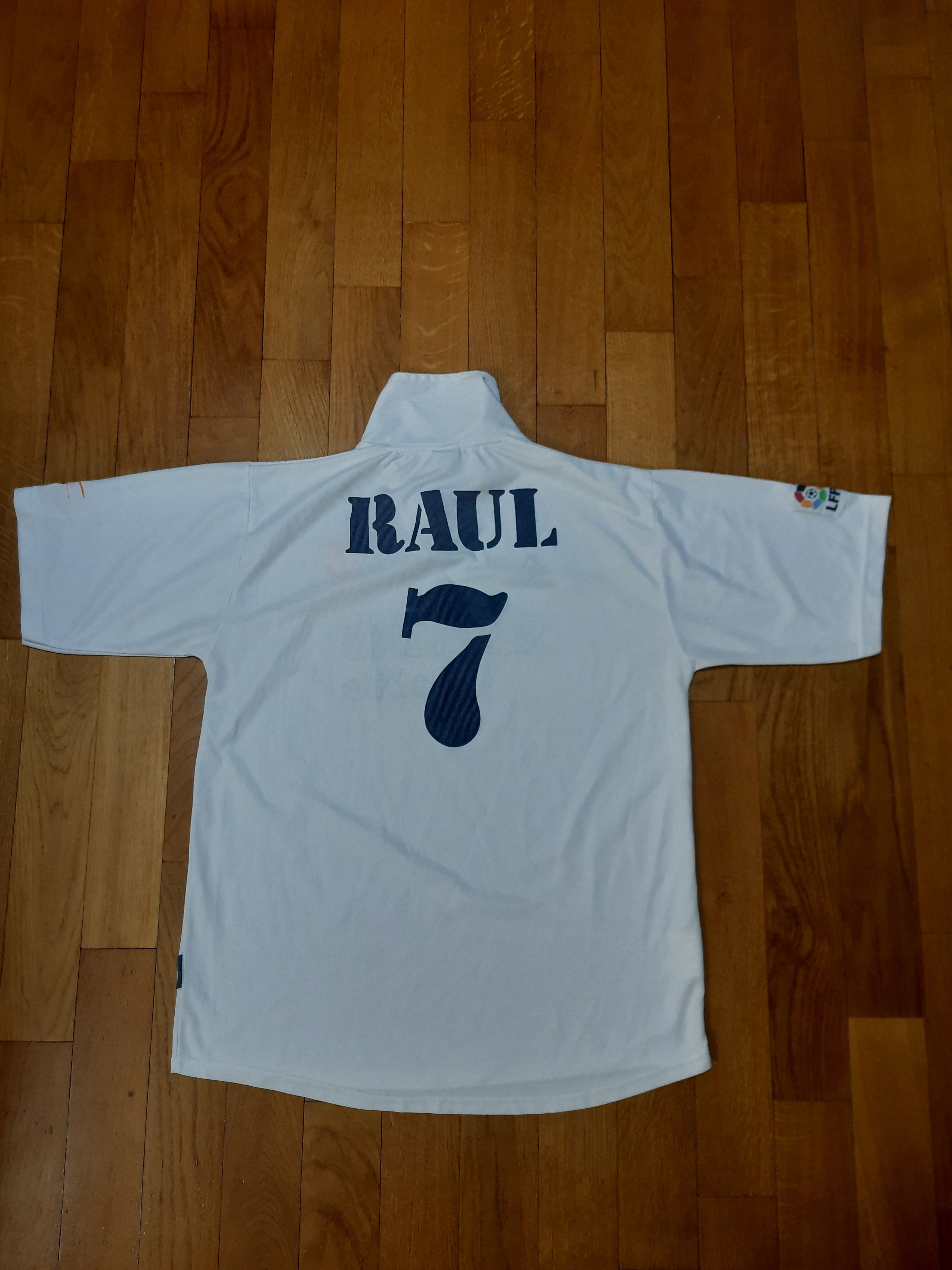 Other Real Madrid Raul Retro Football SoccerJersey Size US L / EU 52-54 / 3 - 1 Thumbnail