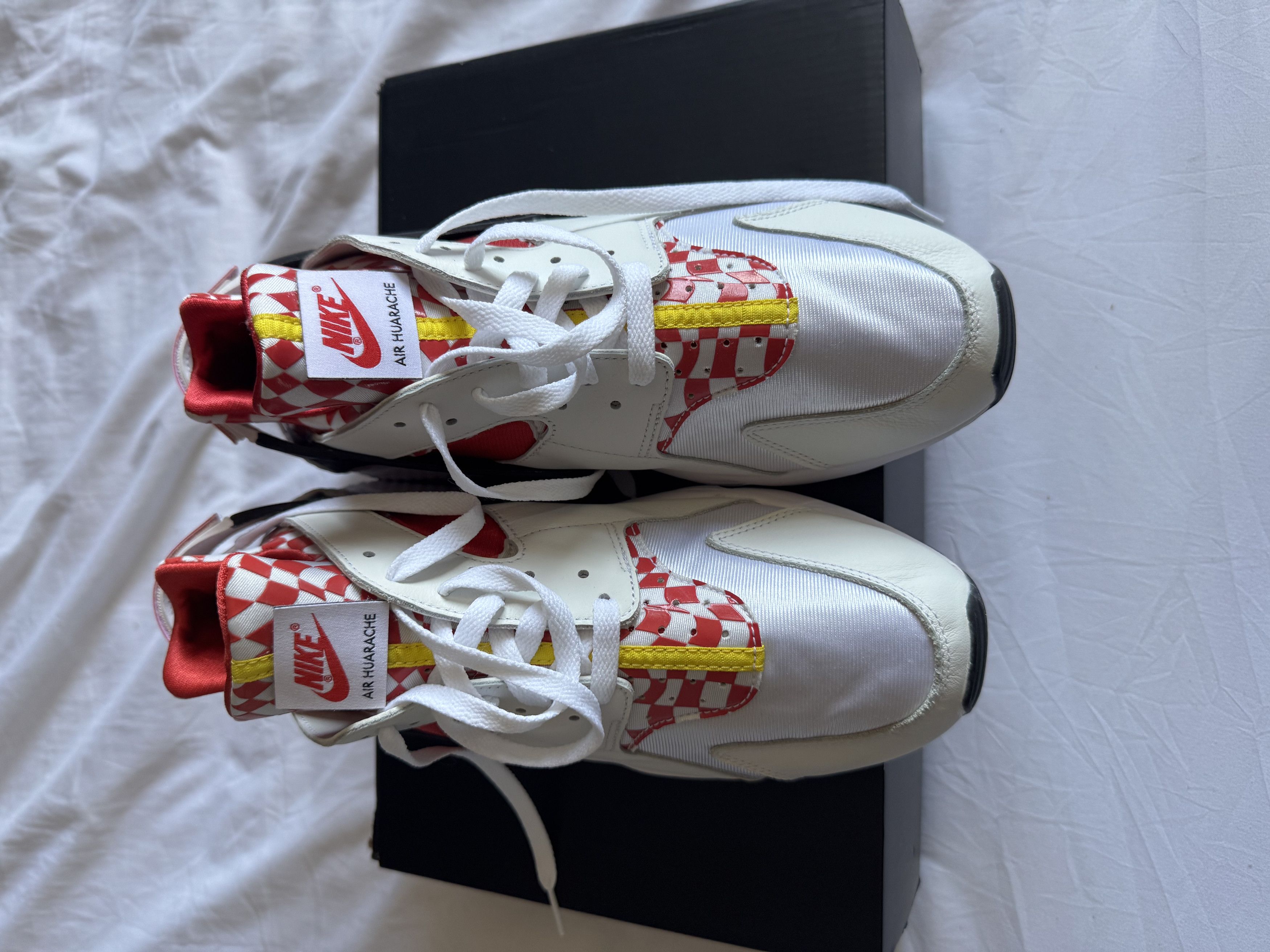 Nike Nike X Liverpool Hurache Size US 12.5 / EU 45-46 - 4 Thumbnail