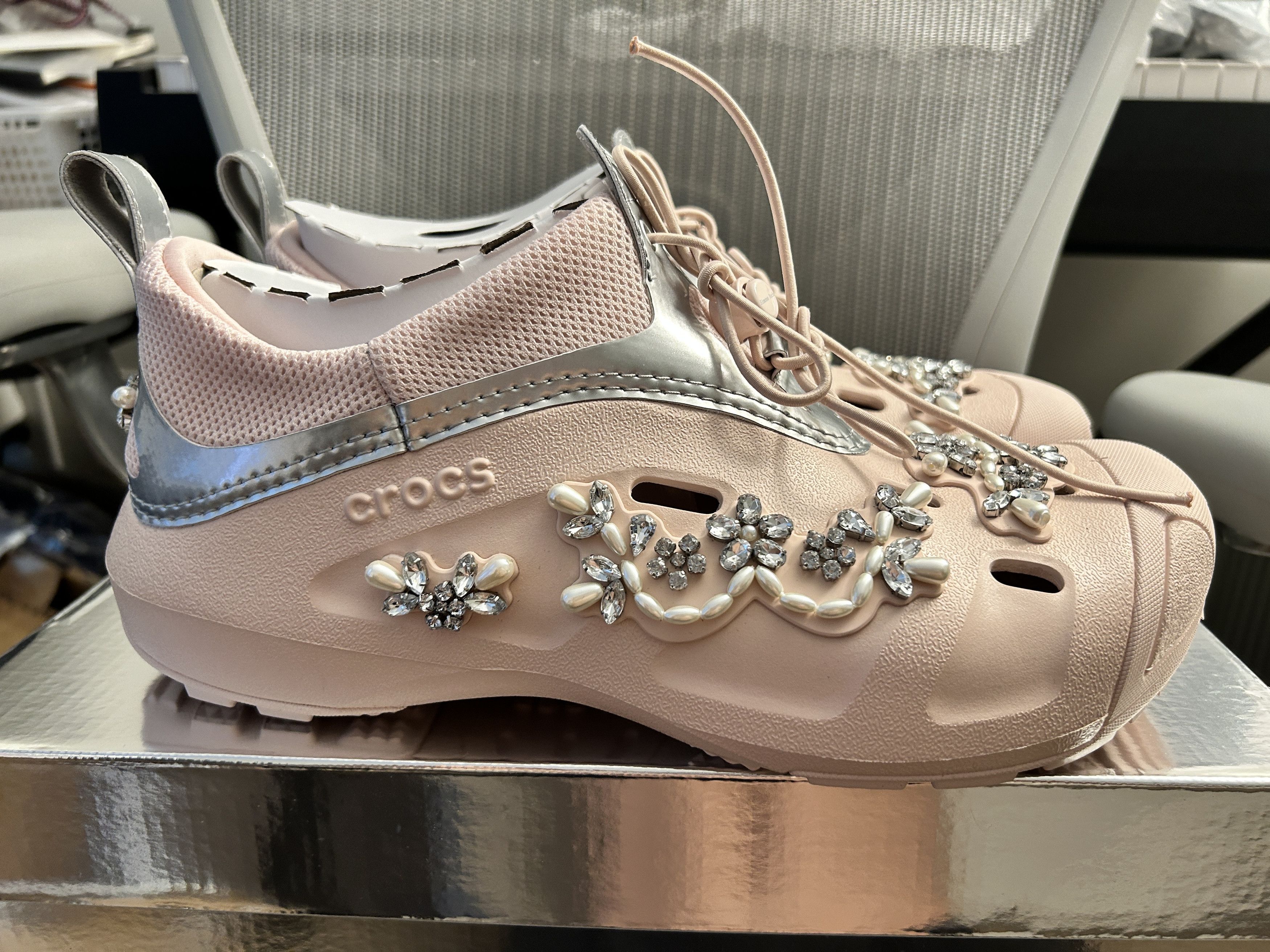 Crocs × Simone Rocha Simone Rocha x Crocs Quick Trail - Quartz Size US 12 / IT 42 - 2 Thumbnail
