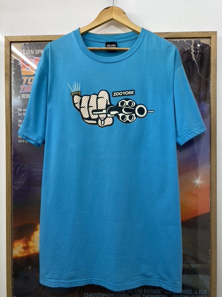 Zoo York 00s Vintage Zoo York Roy Lichtenstein Pistol Gun Art T Shirt Size US L / EU 52-54 / 3 - 1 Thumbnail