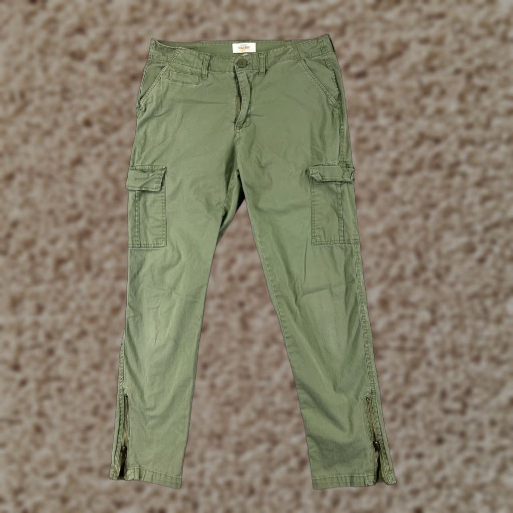 Vintage Cali 1850 Pants Womens Cargo Army Green Mid Rise Ankle Zip Cotton Blend 9 Tapered Pants Womens Green Cargo 9” rise Size 30" / US 8 / IT 44 - 1 Thumbnail