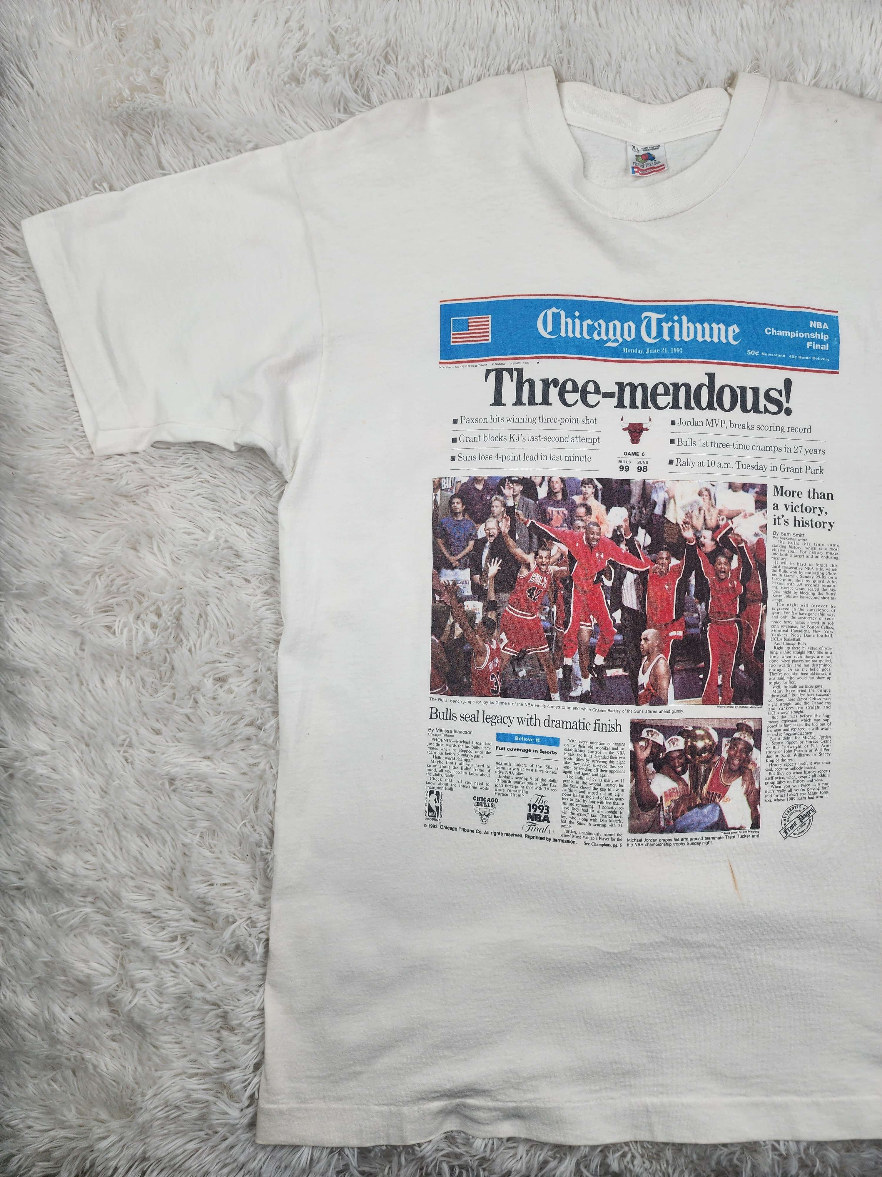 Fruit Of The Loom Vintage Chicago tribune bulls three-mendous champions 1993 Size US XL / EU 56 / 4 - 3 Thumbnail