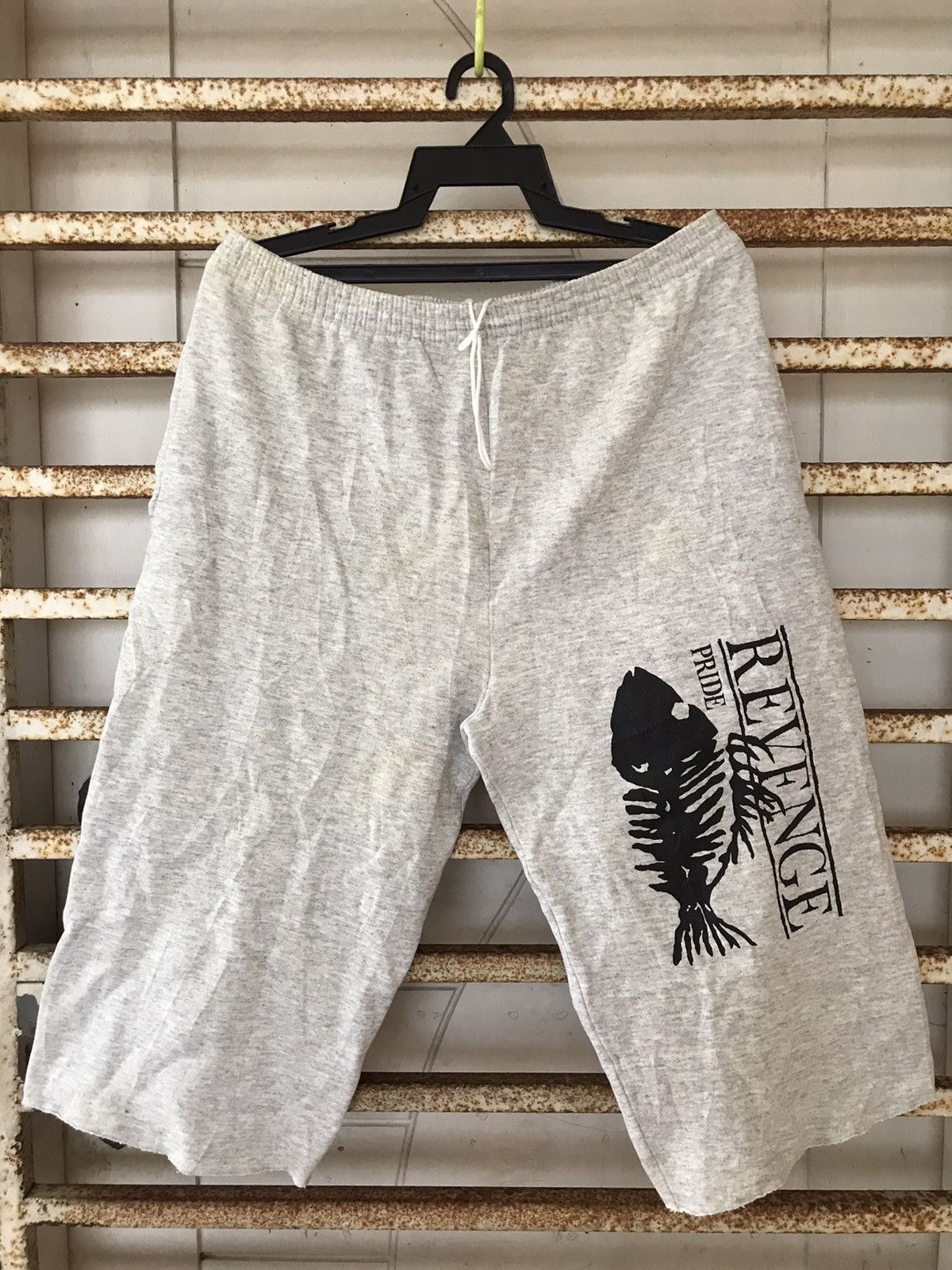 DISCUS ATHLETIC Cropped Pants Loose Hem Revenge Pride Fish