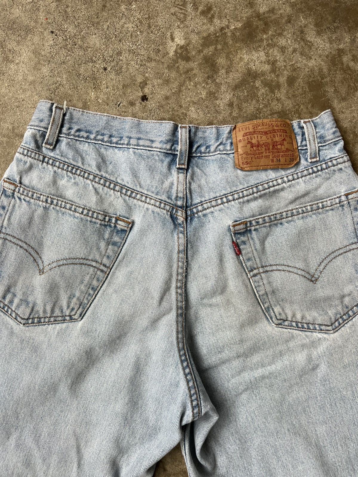 Levi's × Vintage Vintage Levi’s 550 Light Wash Denim Size US 30 / EU 46 - 8 Thumbnail