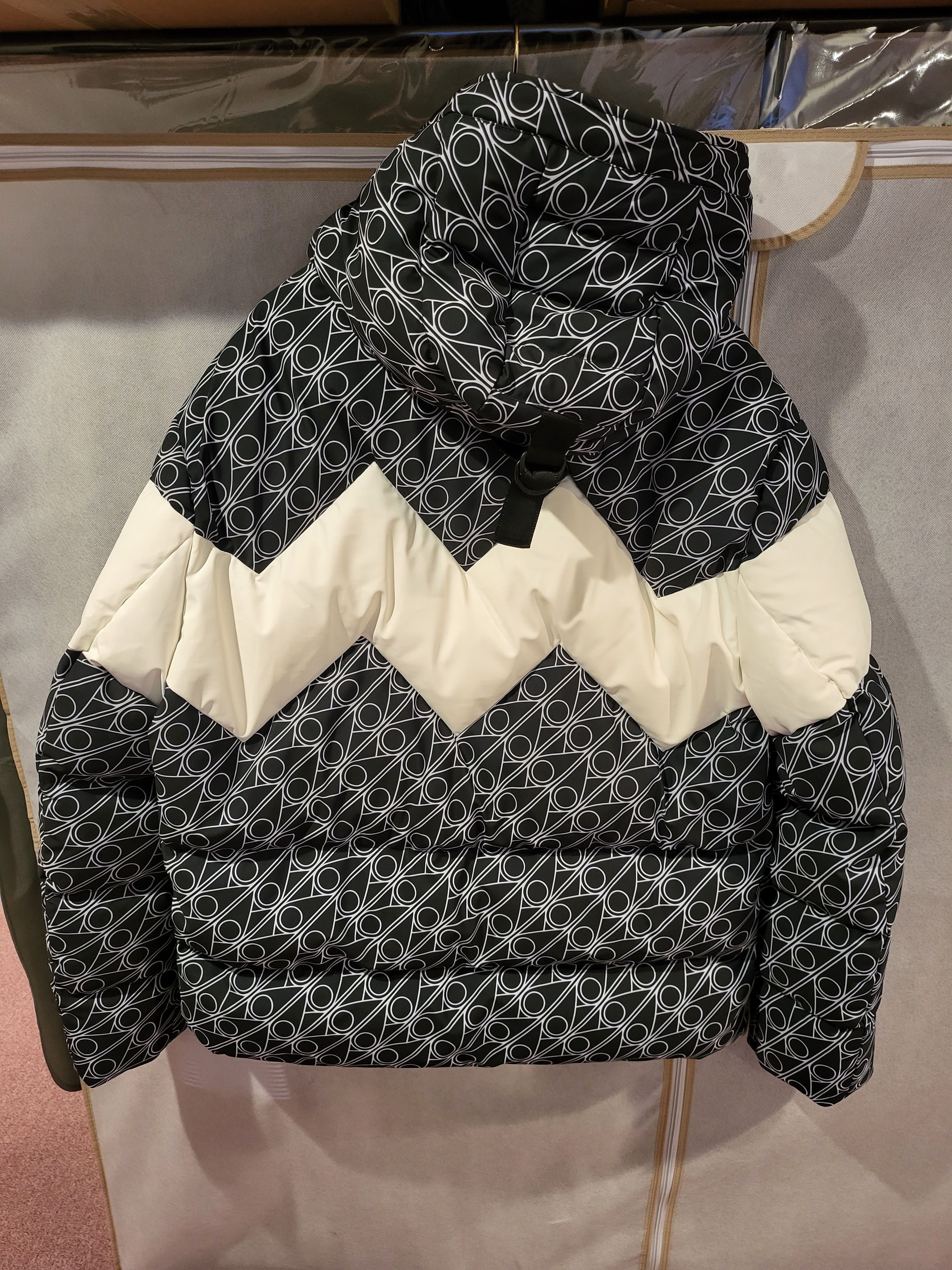 Moose Knuckles Strivers Row Down Jacket with Monogram Print Size US L / EU 52-54 / 3 - 8 Thumbnail