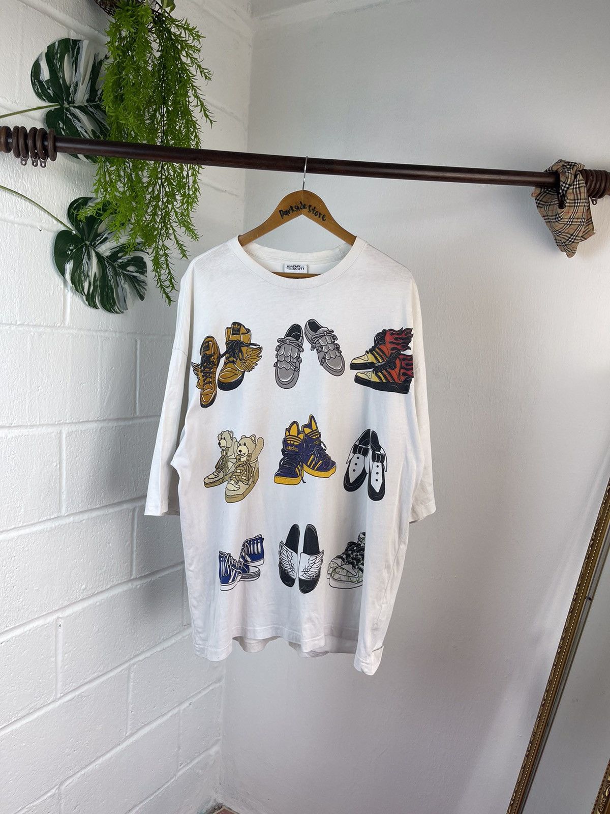 Adidas × Jeremy Scott Adidas x Jeremy Scott Oversize Shoes print Tee Size US XL / EU 56 / 4 - 4 Thumbnail