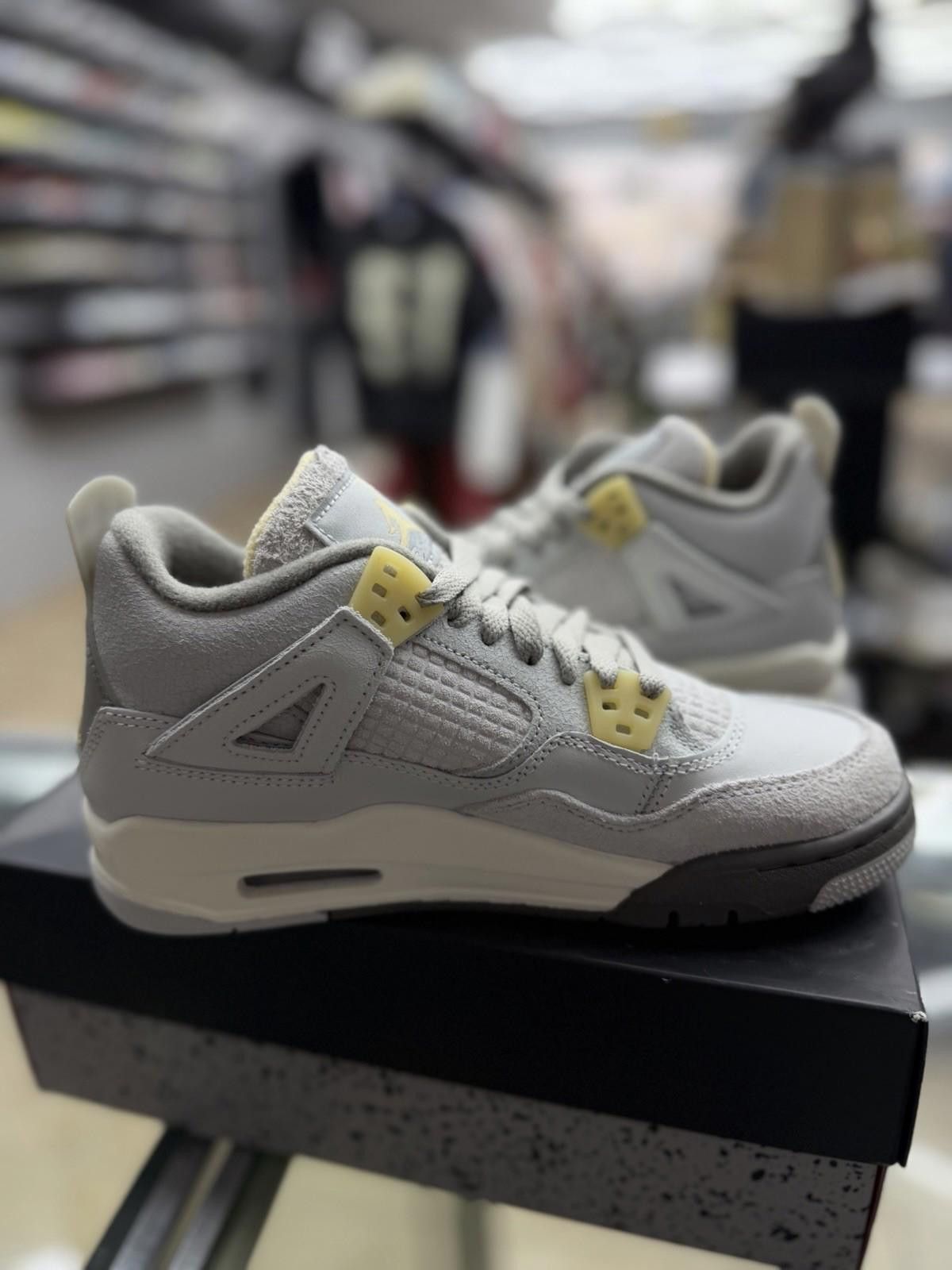 Jordan Brand Air Jordan 4 Retro SE Craft Photon Dust (GS) 5Y/6.5W Size US 5 / EU 37 - 5 Thumbnail