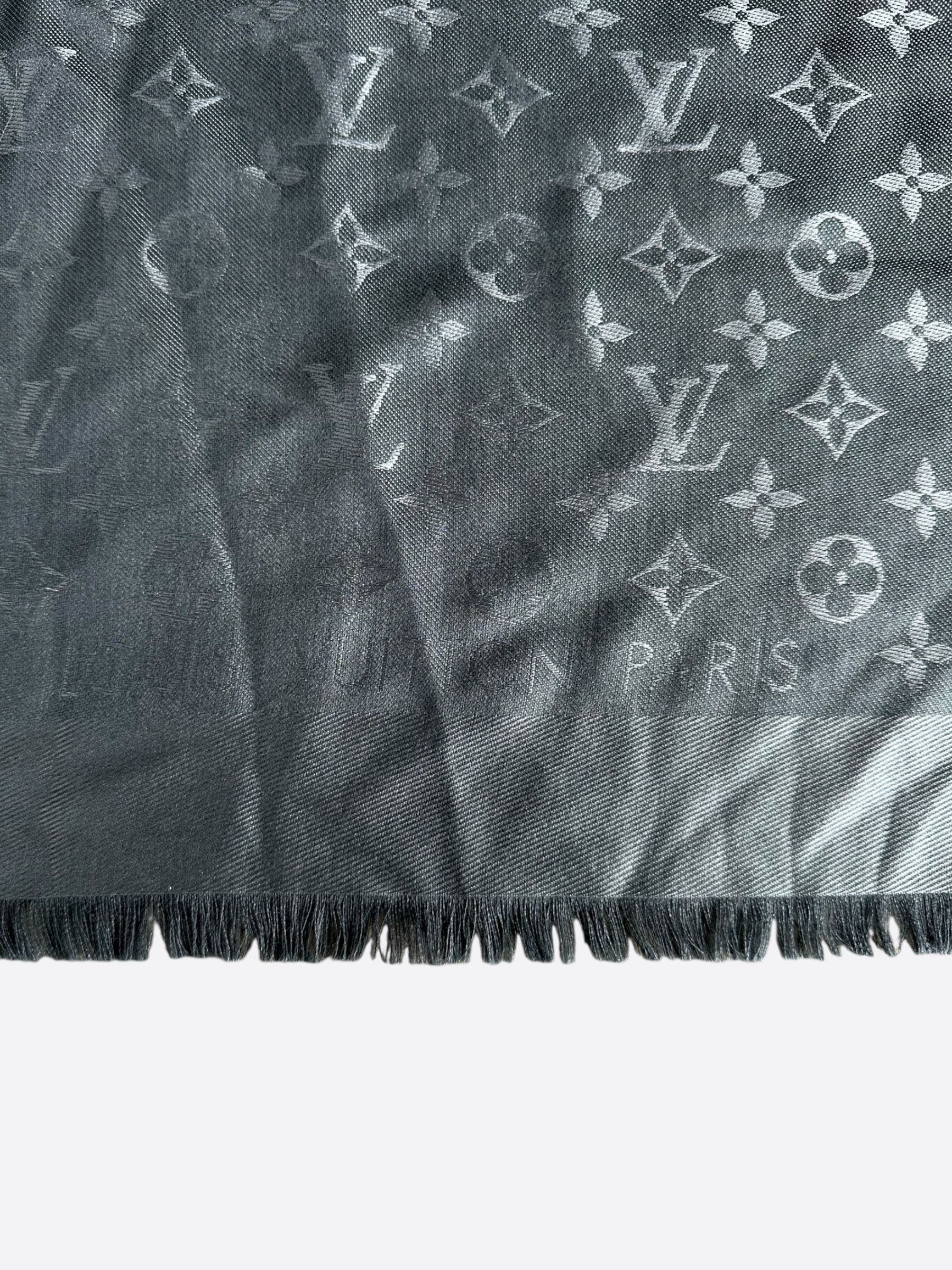 Louis Vuitton Louis Vuitton Grey Monogram Blanket Shawl Size ONE SIZE - 3 Thumbnail