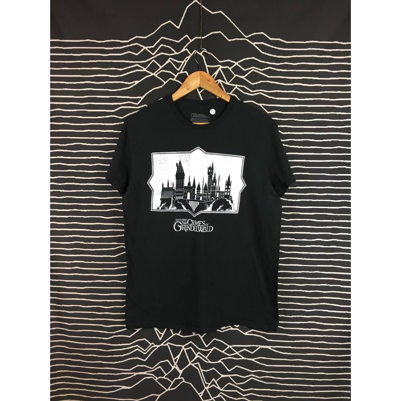 Vintage Fantastic Beasts The Crimes of Grindelwald Movie Tee Size US M / EU 48-50 / 2 - 2 Thumbnail