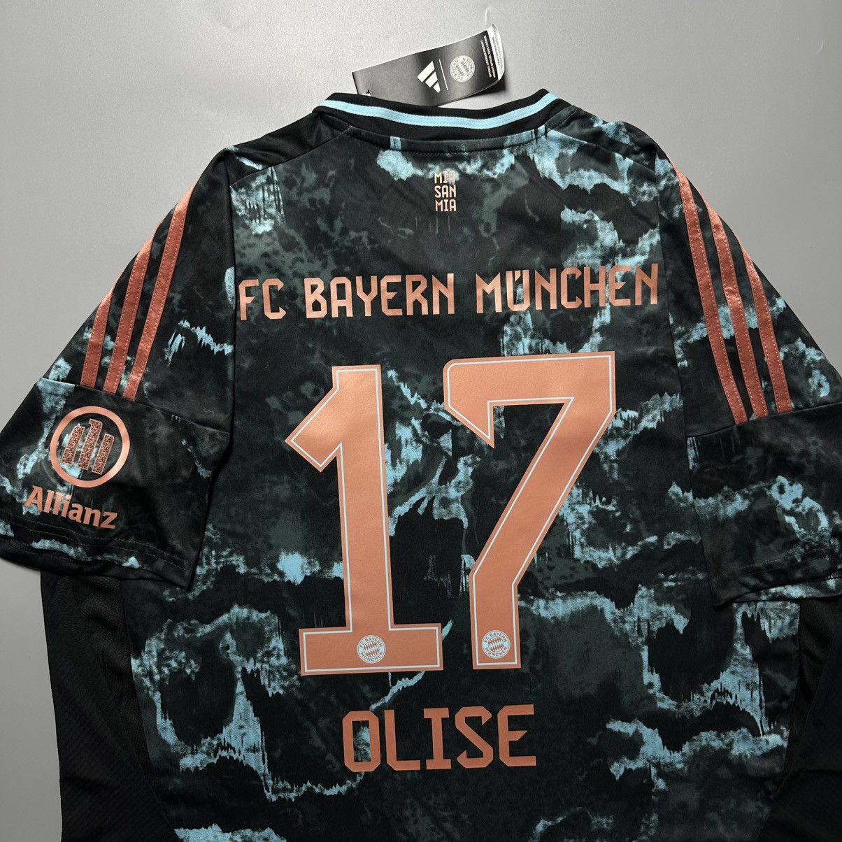 Vintage BAYERN ADIDAS 2024/2025 FOOTBALL AWAY JERSEY #17 OLISE Size US XXL / EU 58 / 5 - 10 Thumbnail