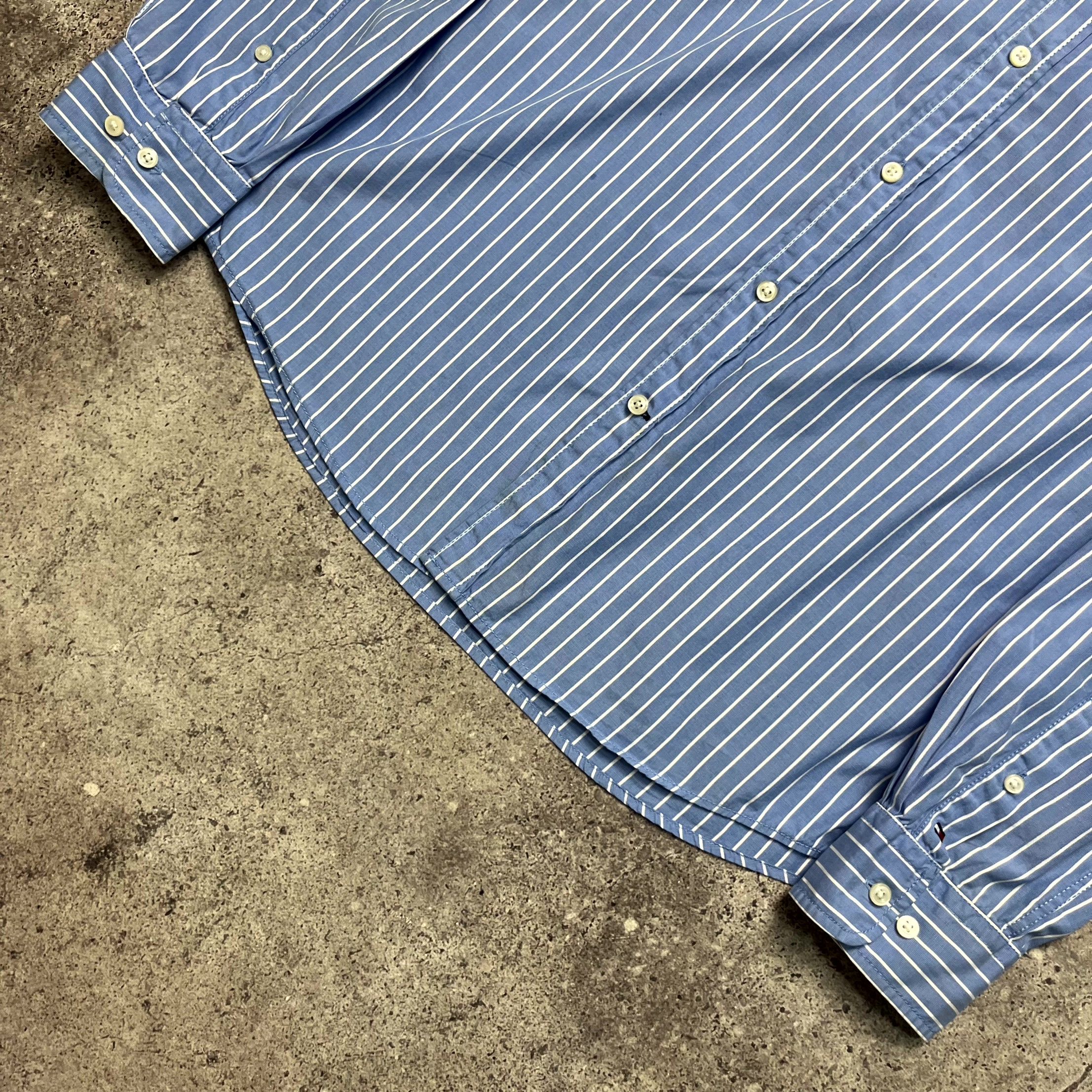 Tommy Hilfiger Tommy Hilfiger Blue Shirt Striped Button Down Cotton Size L Size US L / EU 52-54 / 3 - 2 Thumbnail
