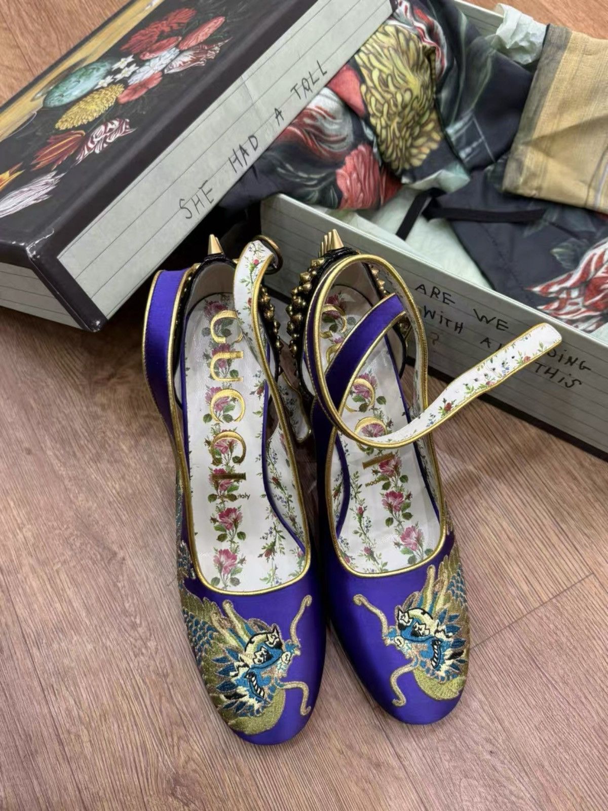 Gucci Rare Gucci Runway Satin Embroidered Dragon Caspar Pumps Size US 7.5 / IT 37.5 - 11 Thumbnail