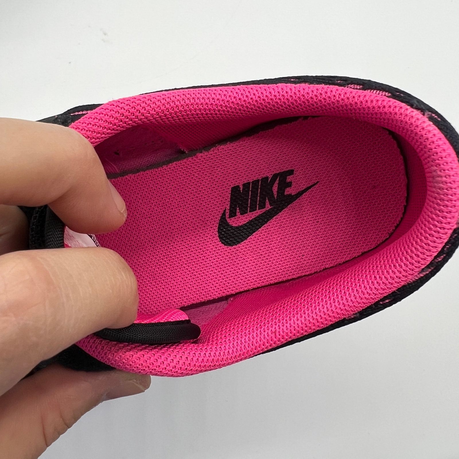 Nike Nike Women's Athletic Shoes Size 6 US Black Pink Size US 6 / IT 36 - 4 Thumbnail