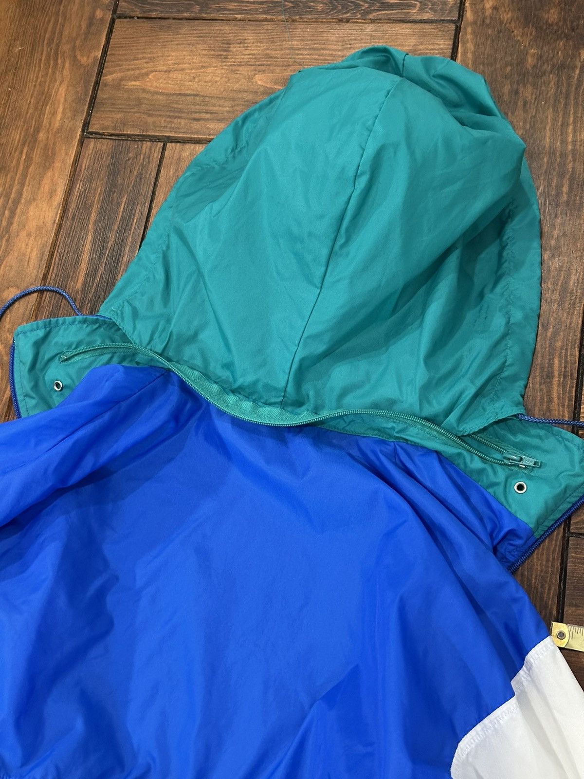 Nike Vintage 90s Nike Windbreaker W Packable Hood Size Medium Size US M / EU 48-50 / 2 - 9 Thumbnail