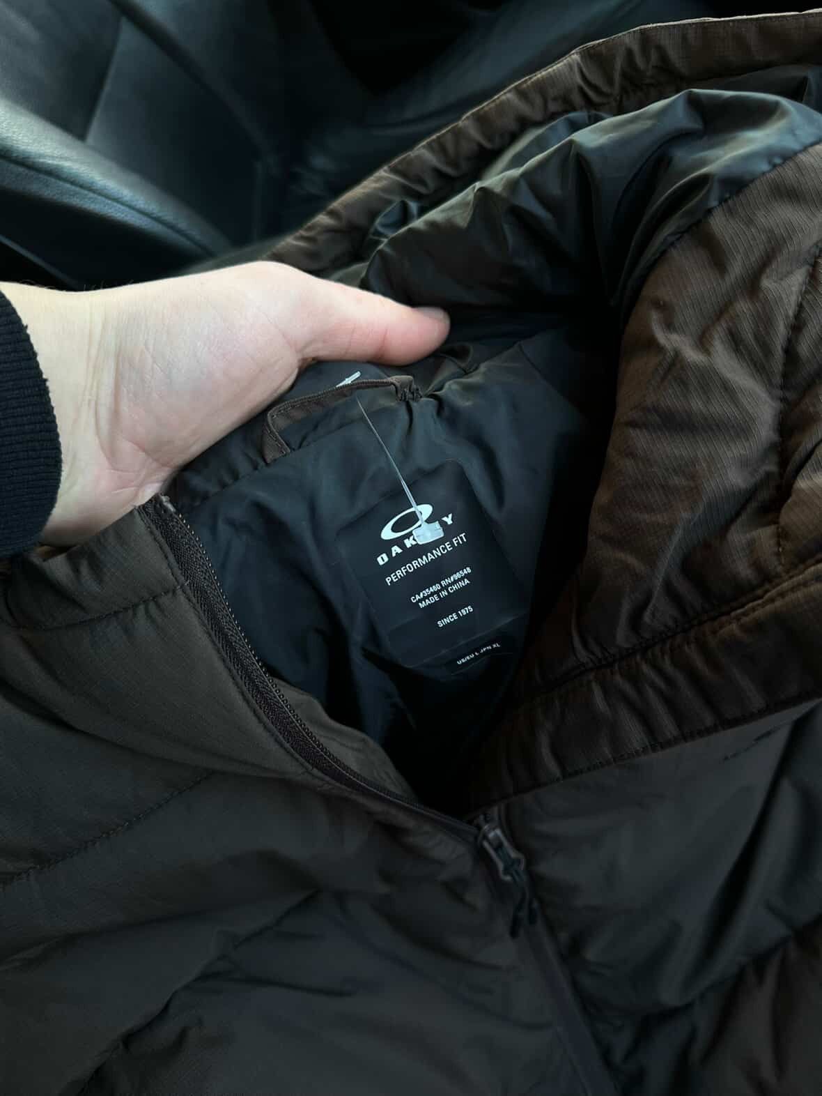 Oakley Vintage Oakley dowm jacket brown rare size L logo Y2K Size US L / EU 52-54 / 3 - 4 Thumbnail