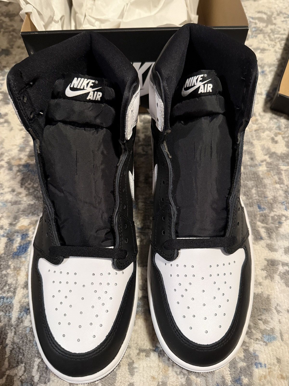 Nike Air Jordan 1 Retro High OG Size US 11 / EU 44 - 1 Thumbnail
