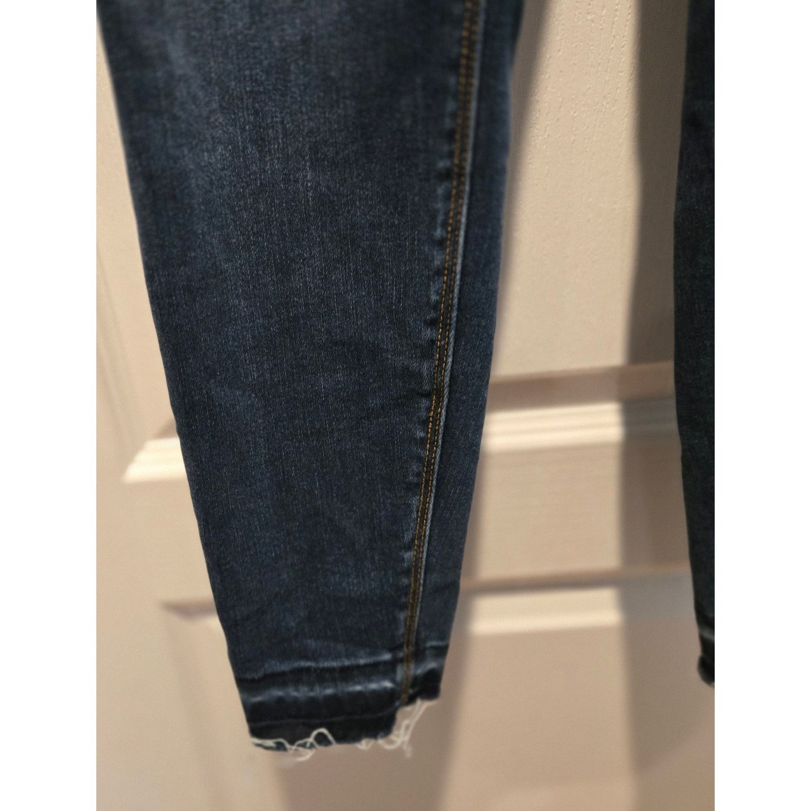 Spanx Spanx Sz M Jeans Distressed SKINNY Ankle Length raw hem Size 29" - 3 Thumbnail