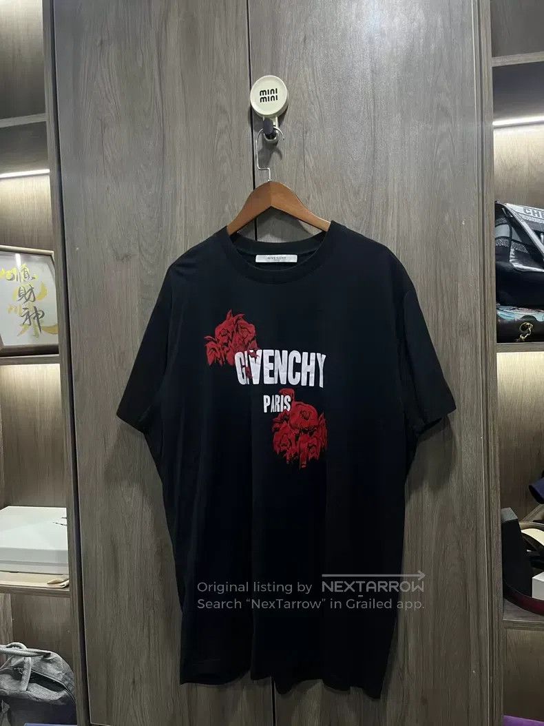 Givenchy Givenchy Black T-shirt with rose flower letter print on ch Size US L / EU 52-54 / 3 - 1 Thumbnail