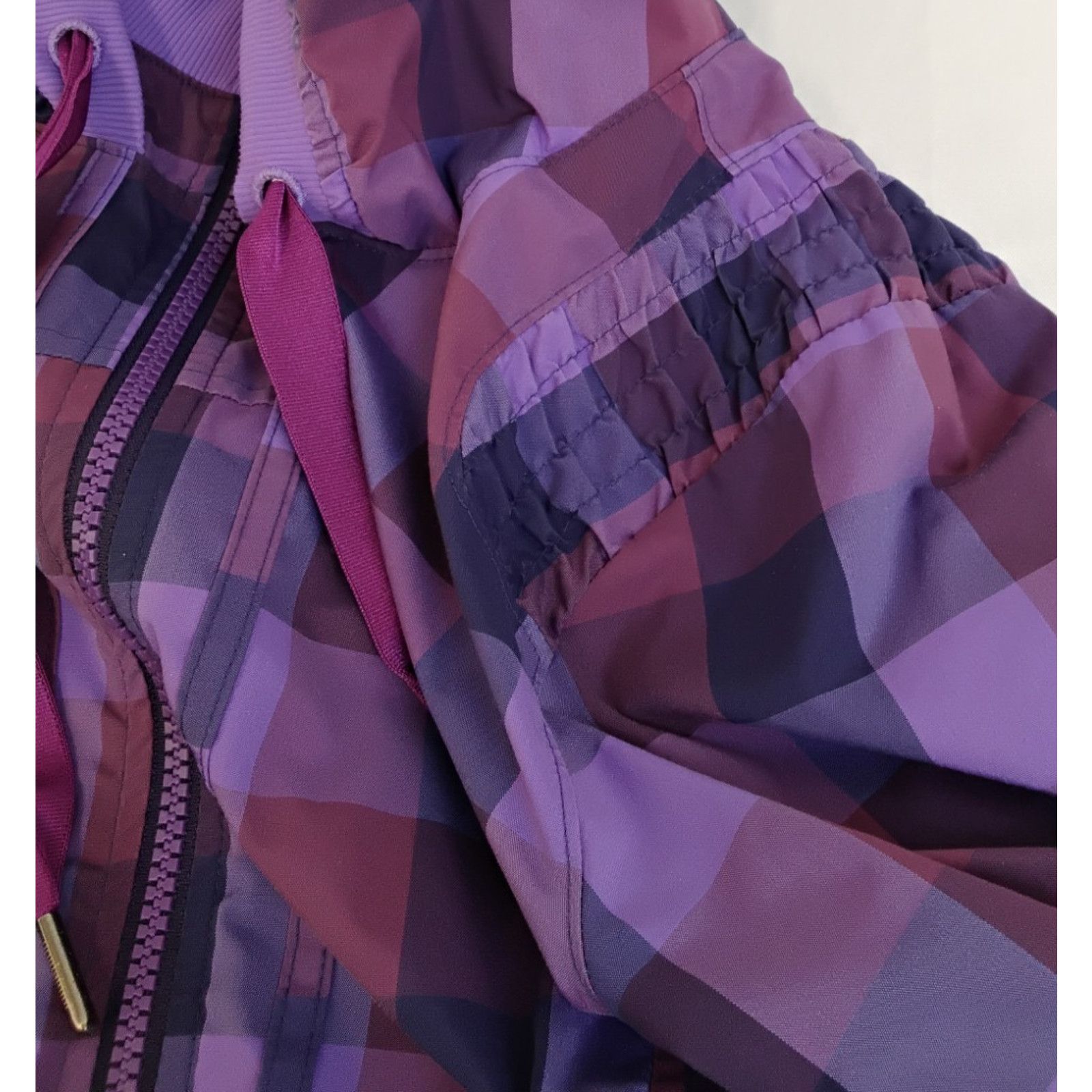 Lululemon Lululemon Light Weight Jacket Women's S Purple/Pink Plaid Size S / US 4 / IT 40 - 10 Thumbnail