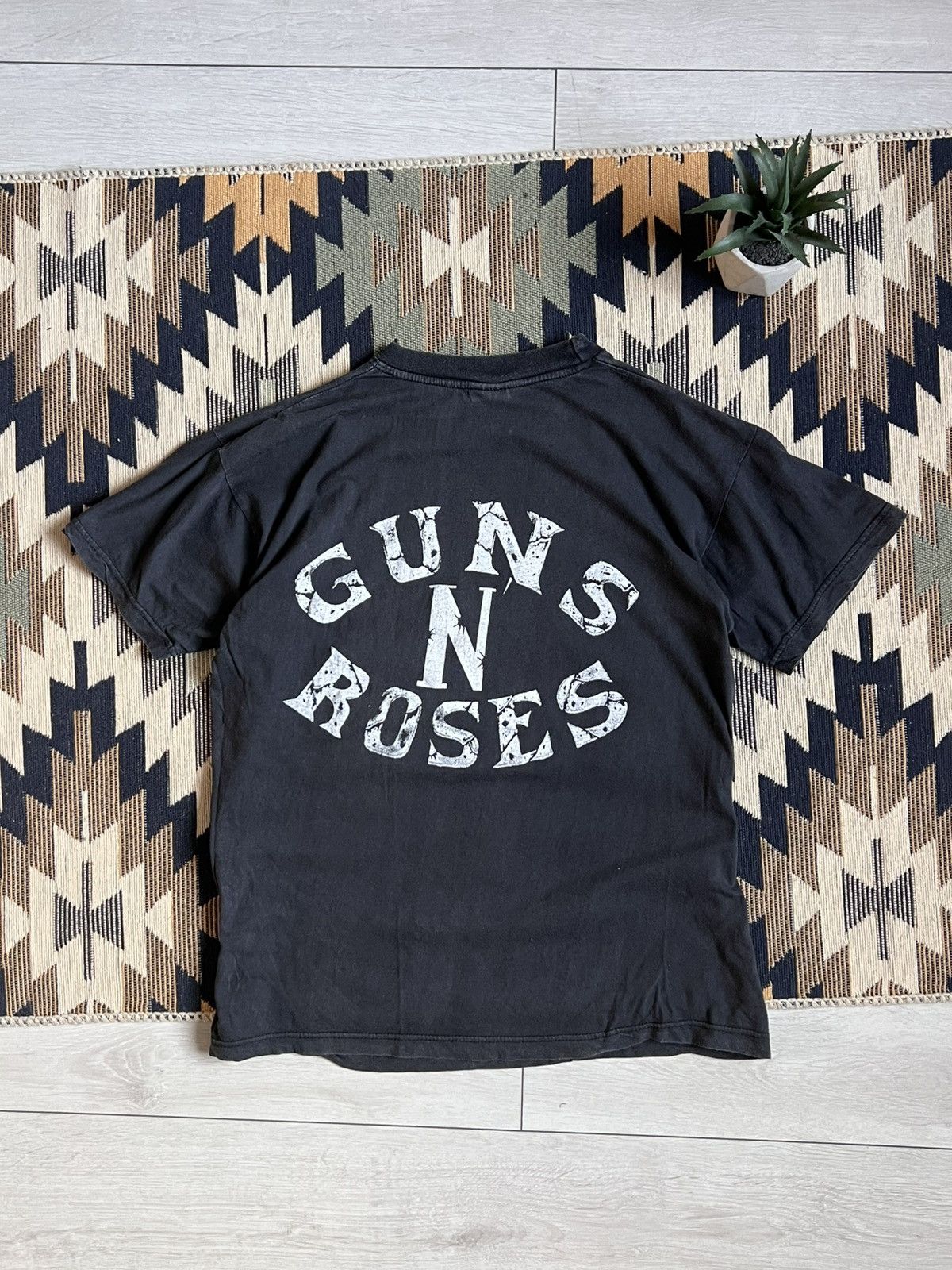 Band Tees Guns N’ Roses Vintage 90’s Axl T-shirt Size US M / EU 48-50 / 2 - 2 Thumbnail