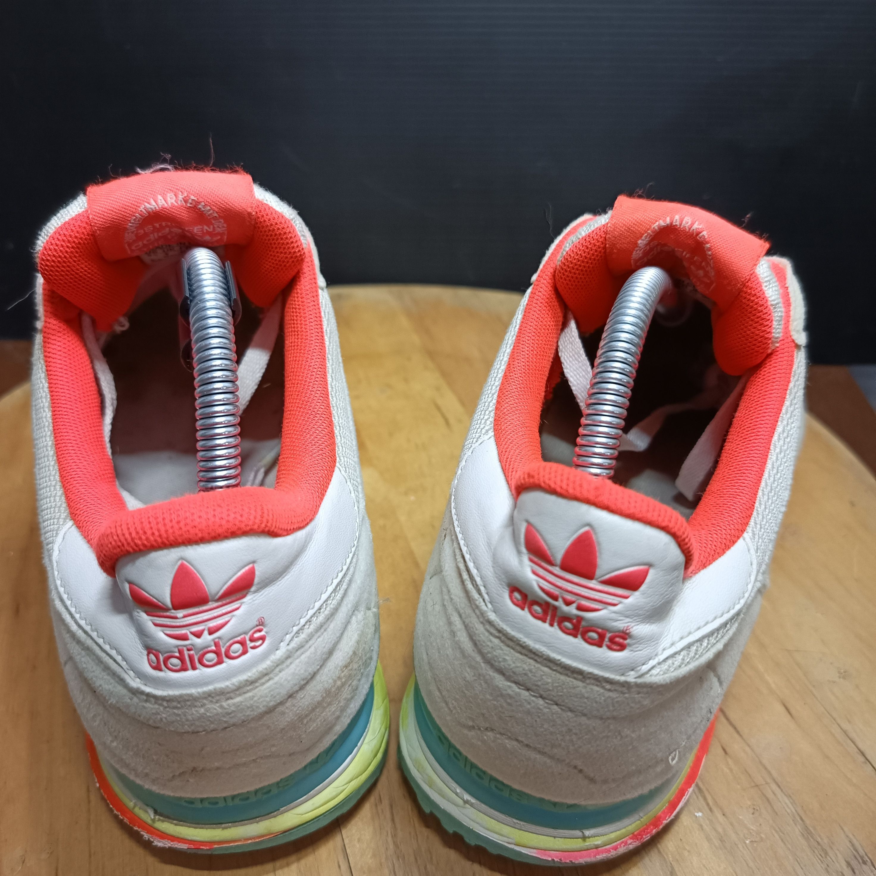 Adidas Adidas ZX 700 Size 9.5 White Pastel Red Pre-Owned Authentic Size US 9.5 / EU 42-43 - 4 Thumbnail