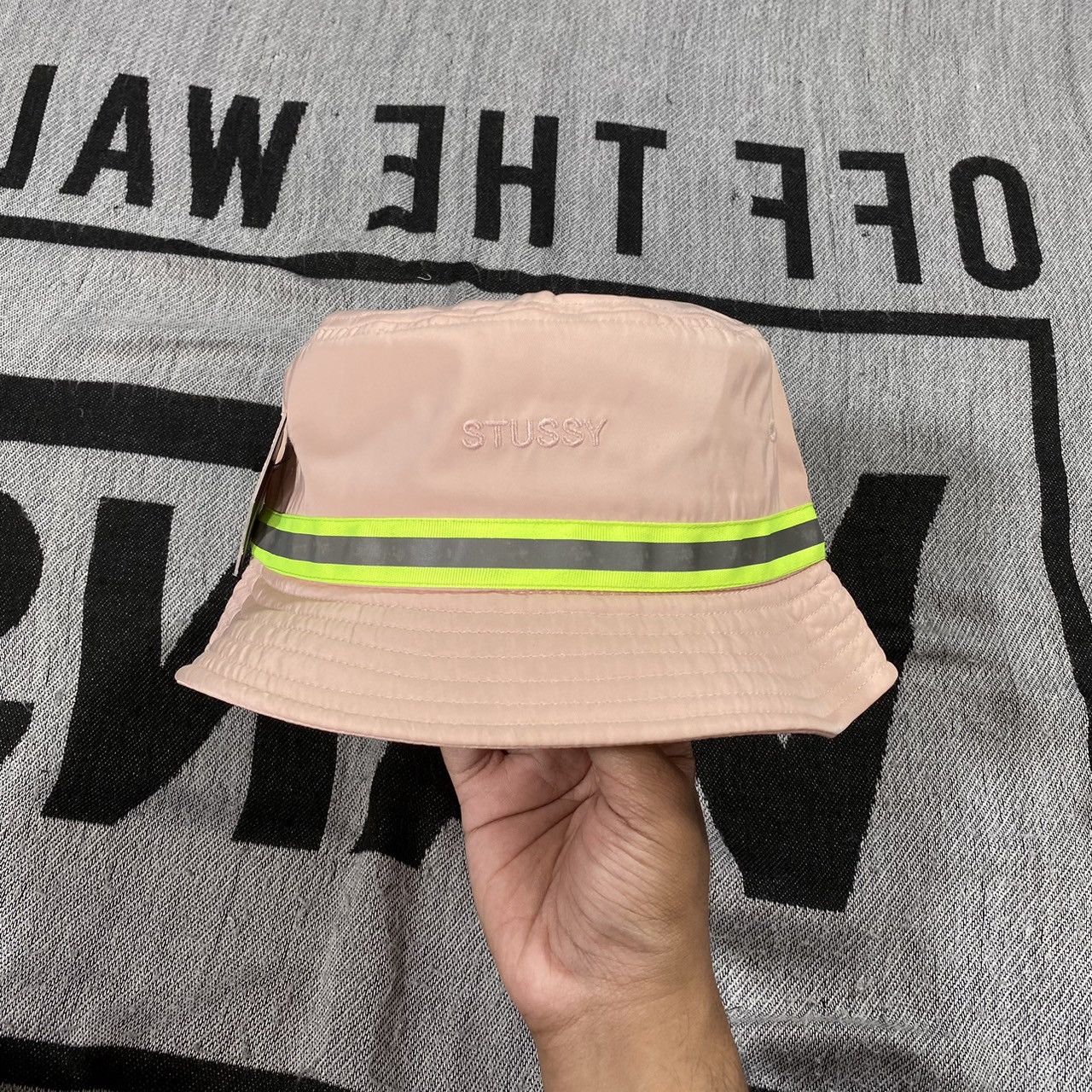 Stussy stussy reflective bucket hat pink size L/XL Size ONE SIZE - 1 Thumbnail