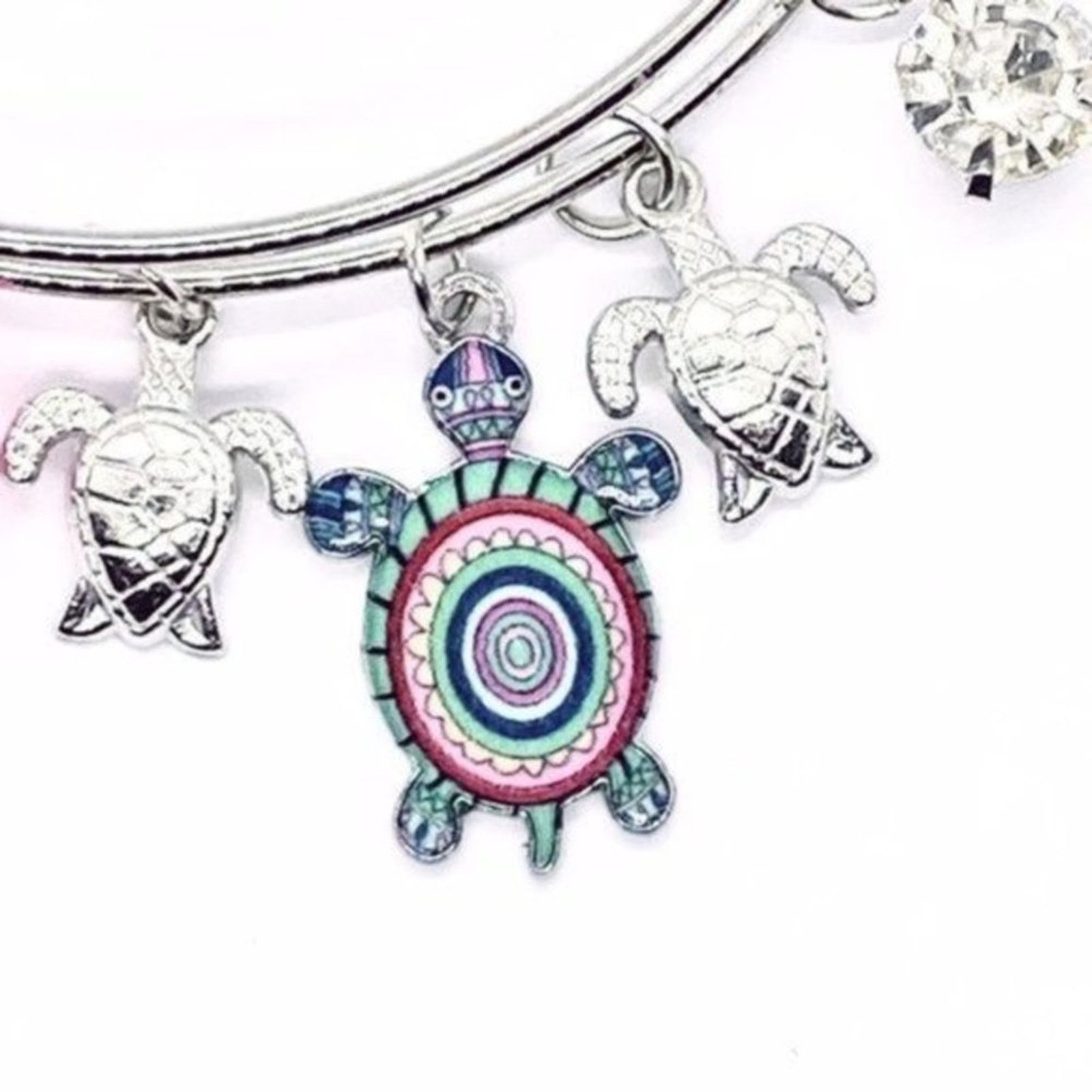 Other Beaded Sea Turtle Charm Colorful Bangle Bracelet Size ONE SIZE - 3 Thumbnail