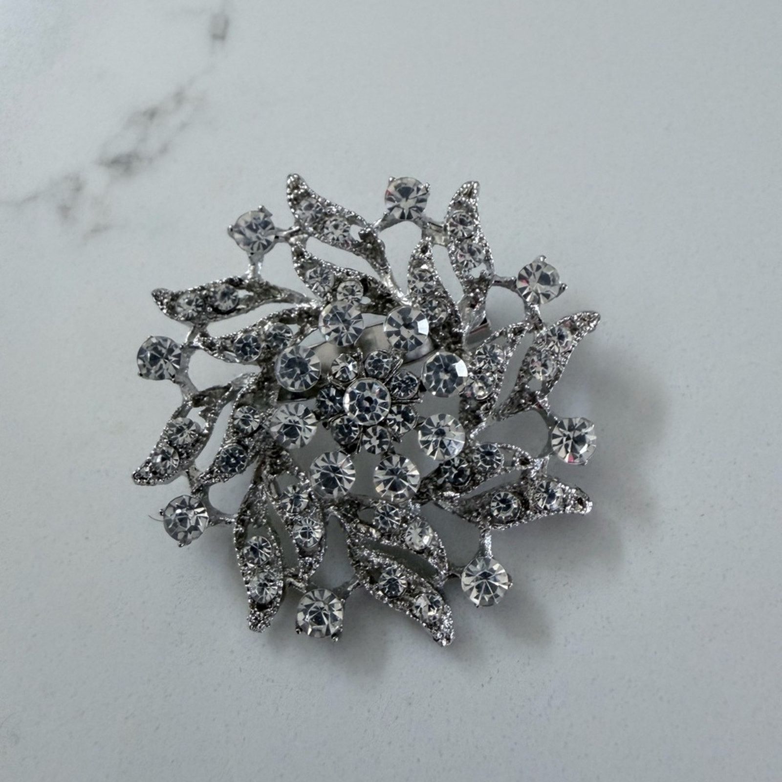 Other Vintage Silver Crystal Flower Swirl Floral Starburst Brooch Size ONE SIZE - 1 Thumbnail