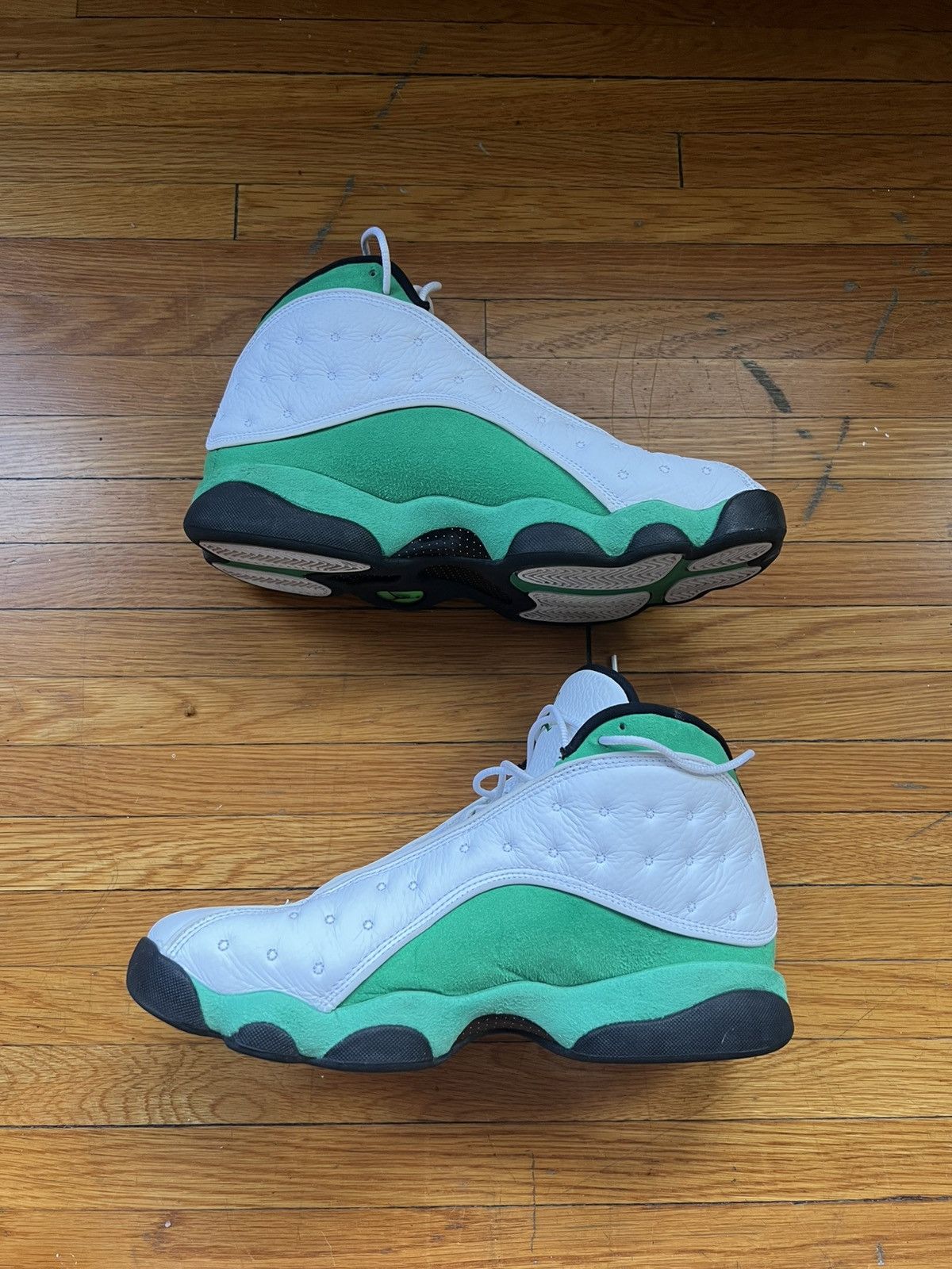 Jordan Brand Nike Jordan 13 Lucky Green Size US 10.5 / EU 43-44 - 2 Thumbnail