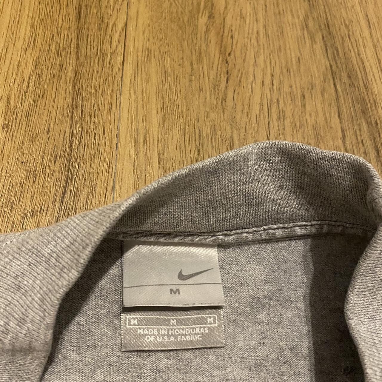 Nike 2000s Grey Nike vintage sweatshirt with a small mark Size US M / EU 48-50 / 2 - 5 Thumbnail