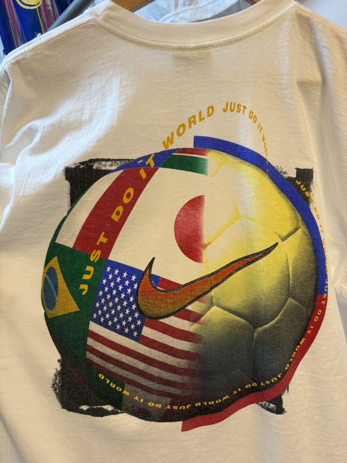 Nike Vintage Nike Football T-Shirt Size US L / EU 52-54 / 3 - 10 Thumbnail
