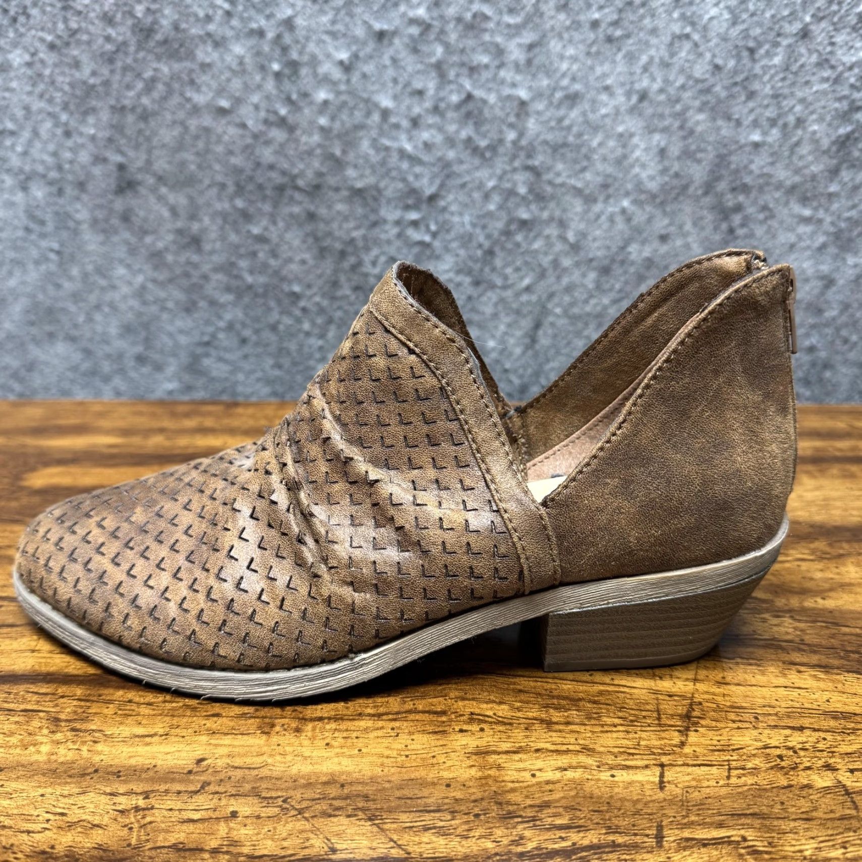 Vintage Report Daxton Boots Womens 7.5 Brown Ankle Bootie Cutout Perforated Low Heel Boots Casual Geometric Laser-Cut Breathable WMS 7.5 DAXTON Womens Size US 8 / IT 38 - 4 Thumbnail