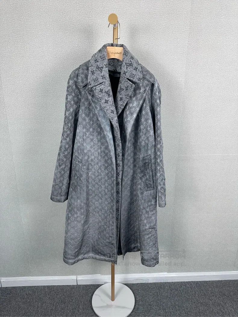 Louis Vuitton Louis Vuitton Grey printed long trench coat Size XXS / US 00 / IT 34 - 1 Thumbnail