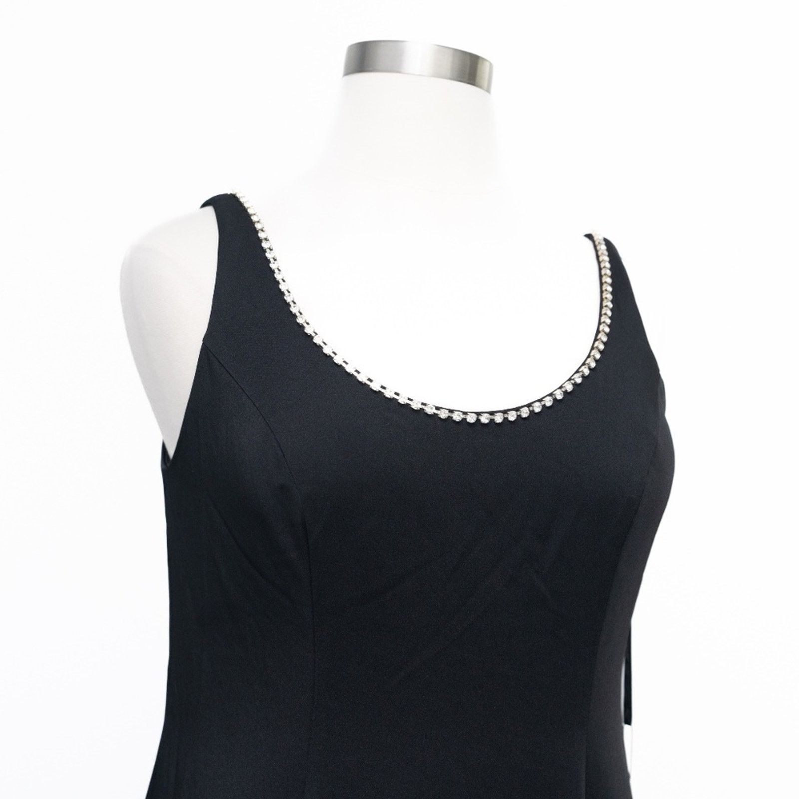 Designer Mac Duggal. Sleeveless Crystal Scoop Neckline Column Gown. Size XL / US 12-14 / IT 48-50 - 12 Thumbnail