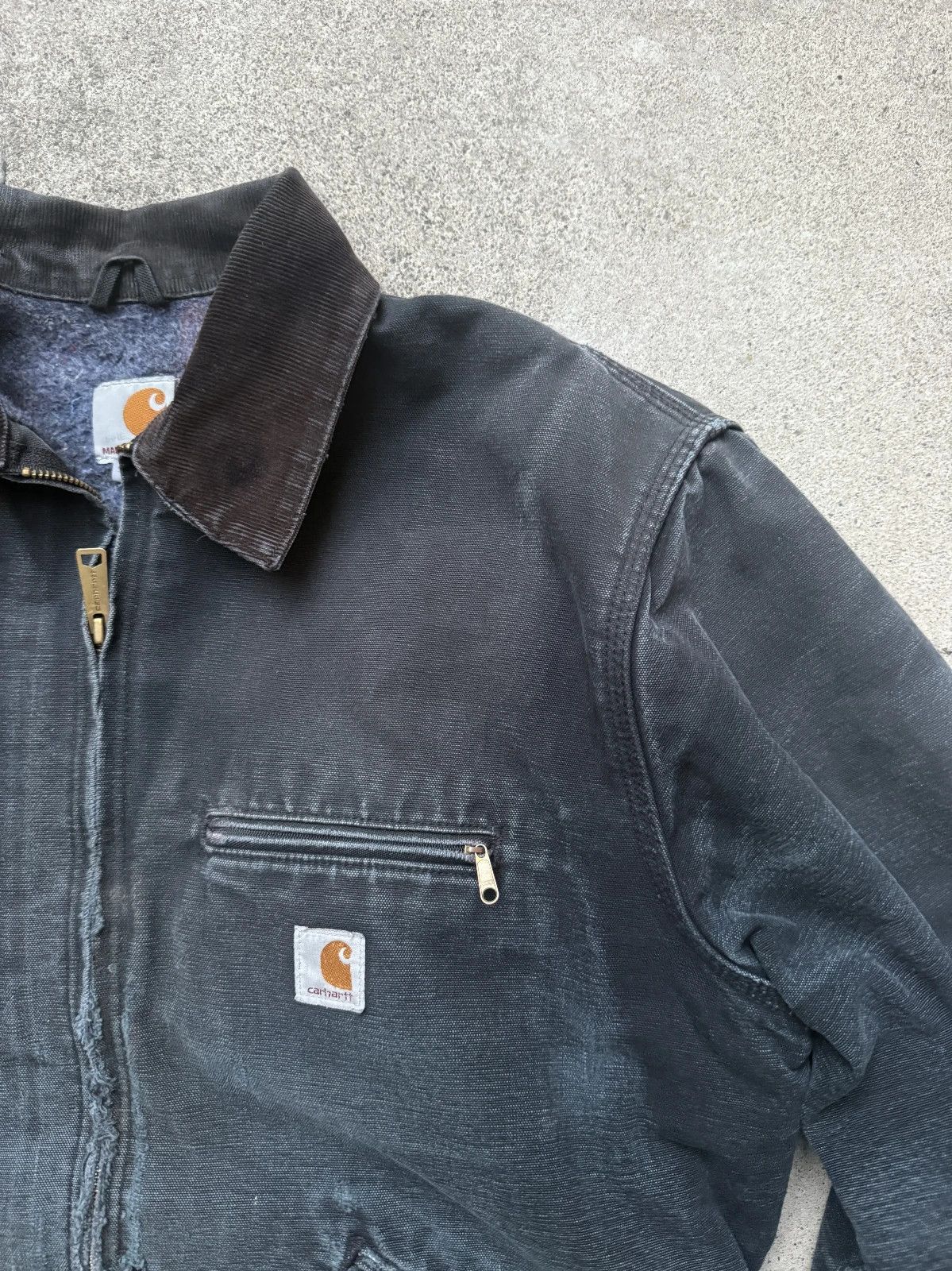 Carhartt vtg carhartt Detroit Jacket Navy faded thrashed distressed Size US XL / EU 56 / 4 - 3 Thumbnail