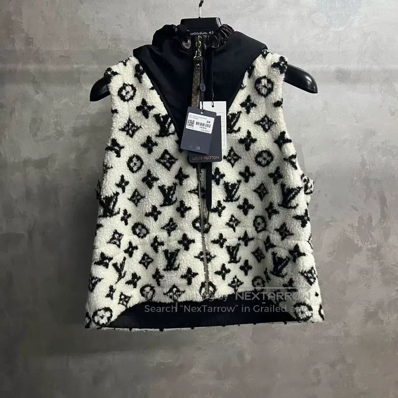 Louis Vuitton Louis Vuitton Black and white teddy fleece ruffle zip hood Size XXS / US 00 / IT 34 - 1 Thumbnail