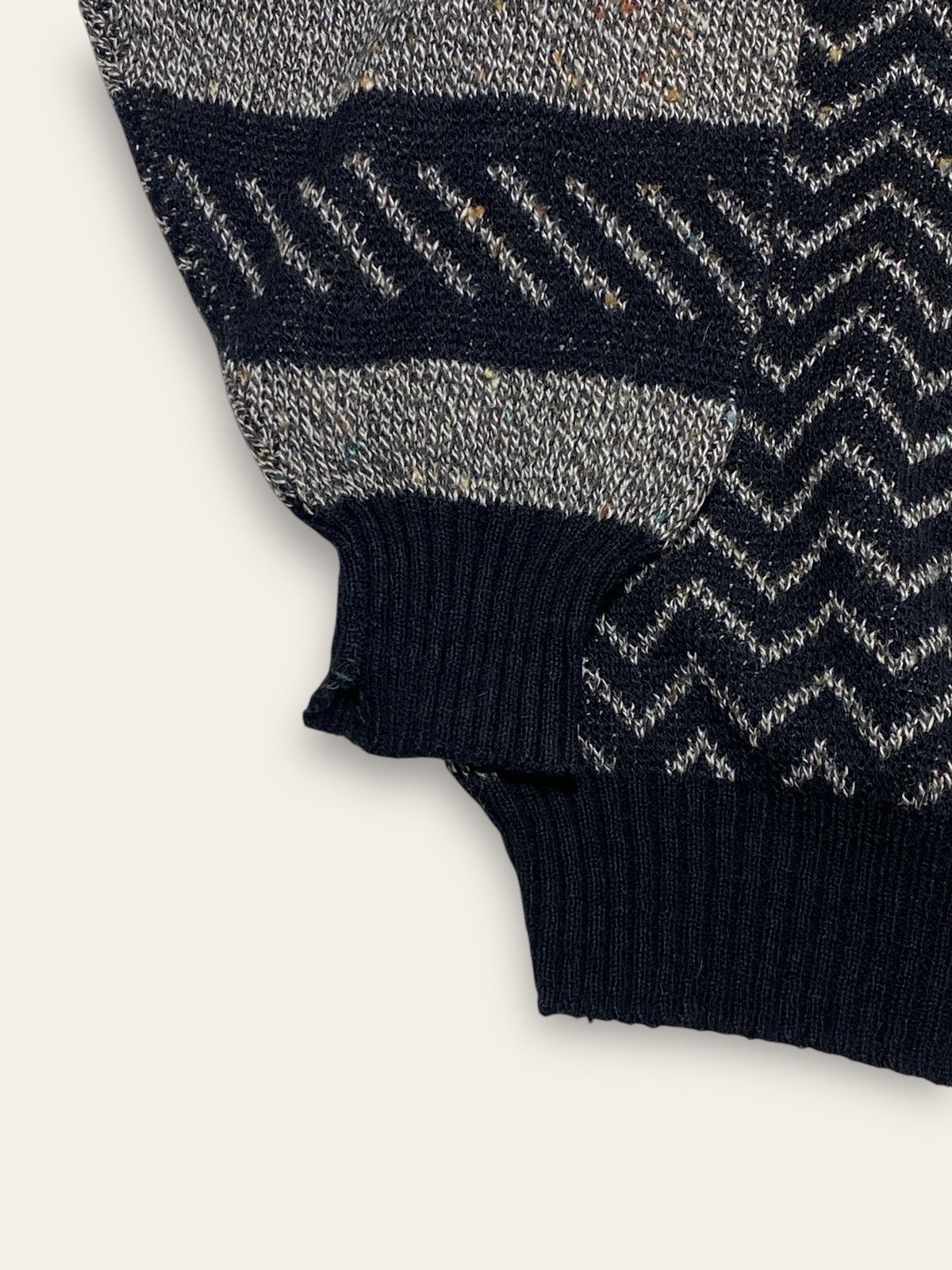 Vintage Vintage Baggy Oversize Black Grey Pattern Sweater Knitwear Size US XL / EU 56 / 4 - 5 Thumbnail