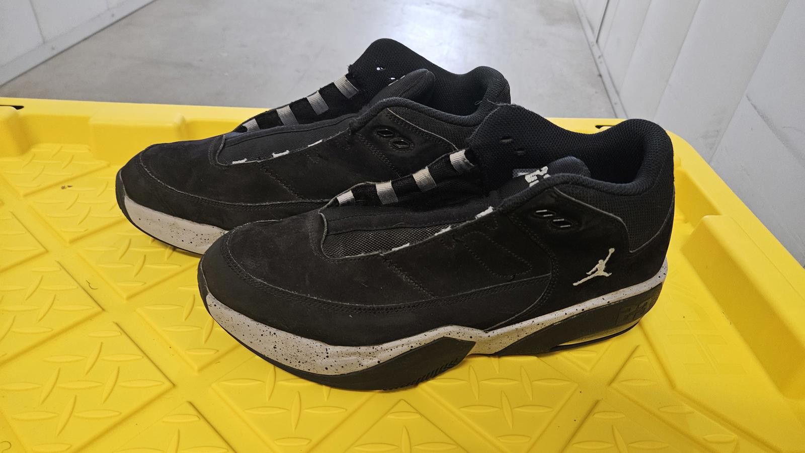 Jordan Brand Air Jordan Max Aura 3 'Black Wolf Grey' Oreo Size US 10.5 / EU 43-44 - 1 Thumbnail