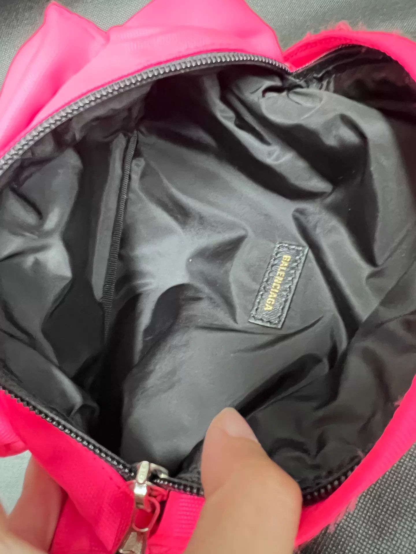 Balenciaga Balenciaga Logo Zipper Canvas Waist Bag Size ONE SIZE - 9 Thumbnail