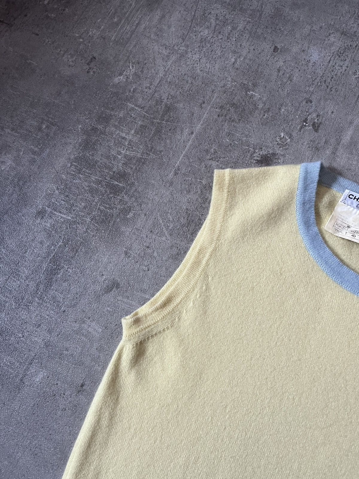 Chanel Chanel vintage cashmere yellow sleeveless sweater Size M / US 6-8 / IT 42-44 - 5 Thumbnail