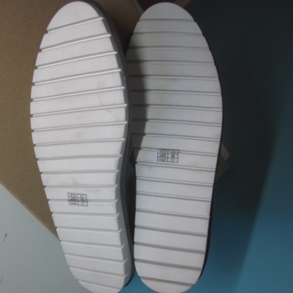 Danier Kelsi Dagger "Royce" Slip On Suede 39 Size 8.5 New in Box Size US 8.5 / IT 38.5 - 14 Thumbnail