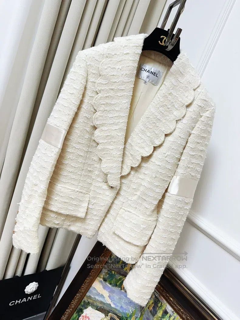 Chanel Chanel 20k equestrian series white lapel wavy edge petal e Size XXS / US 00 / IT 34 - 1 Thumbnail