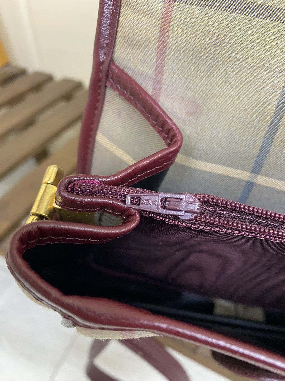 Burberry Vintage Burberry Canvass Check Messenger Bag Real Leather Size ONE SIZE - 7 Thumbnail