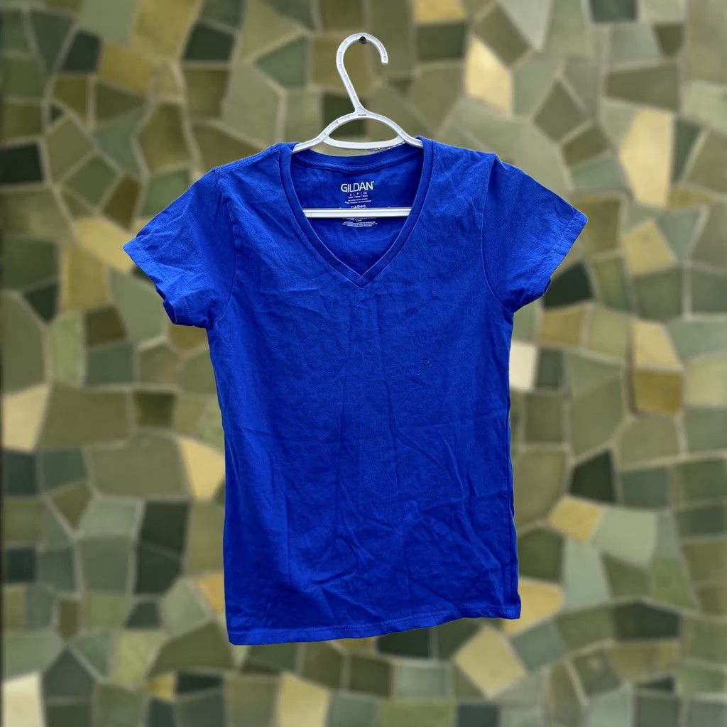 Gildan Womens Gildan Shirt Blue Short Sleeve V-Neck Size Small Ladies Shirt Regular Fit Casual Top USA Theme Womens Size S / US 4 / IT 40 - 1 Thumbnail