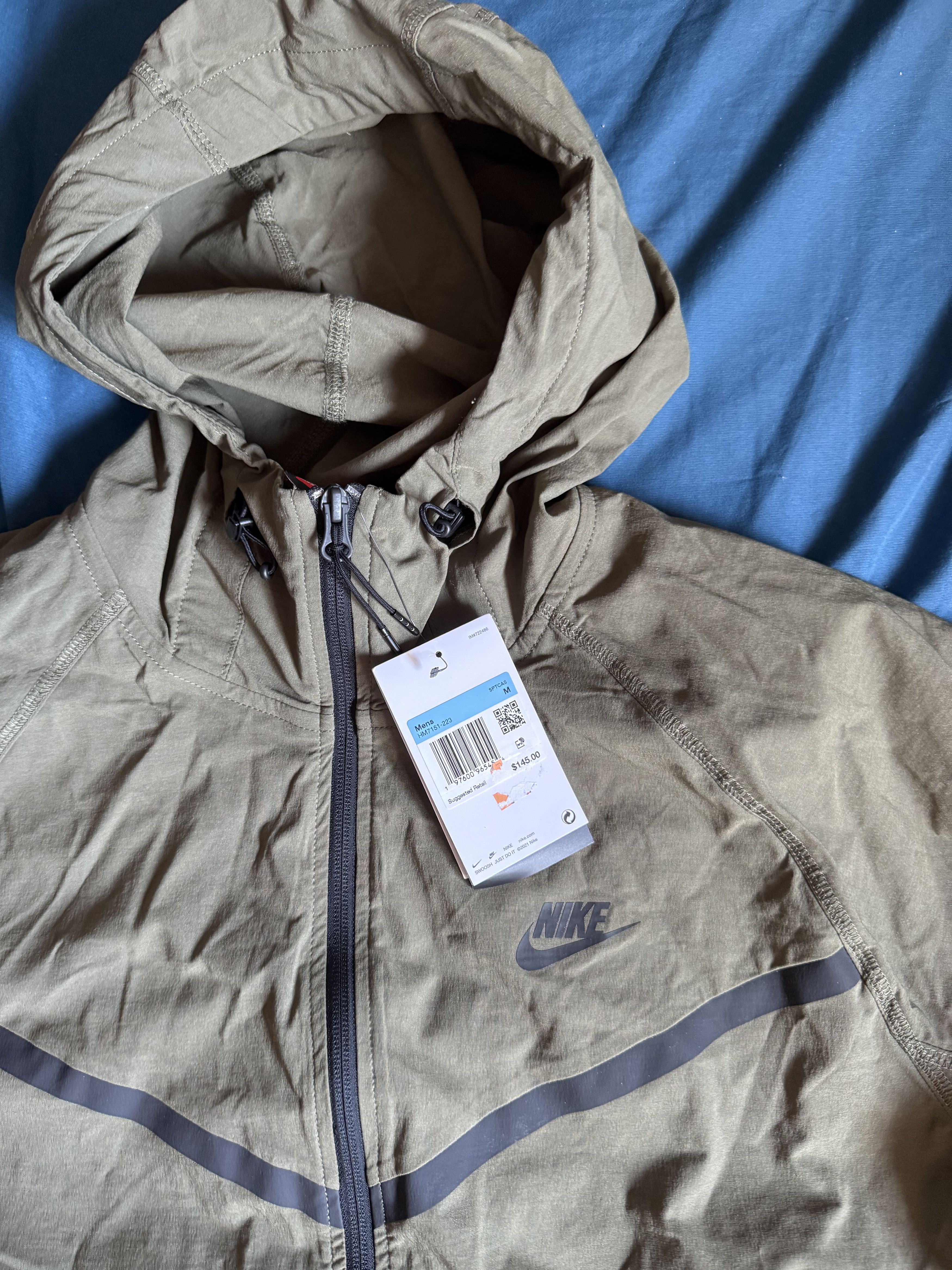 Nike Nike Tech Woven Windrunner Jacket Lightweight Olive $149 Size US M / EU 48-50 / 2 - 1 Thumbnail