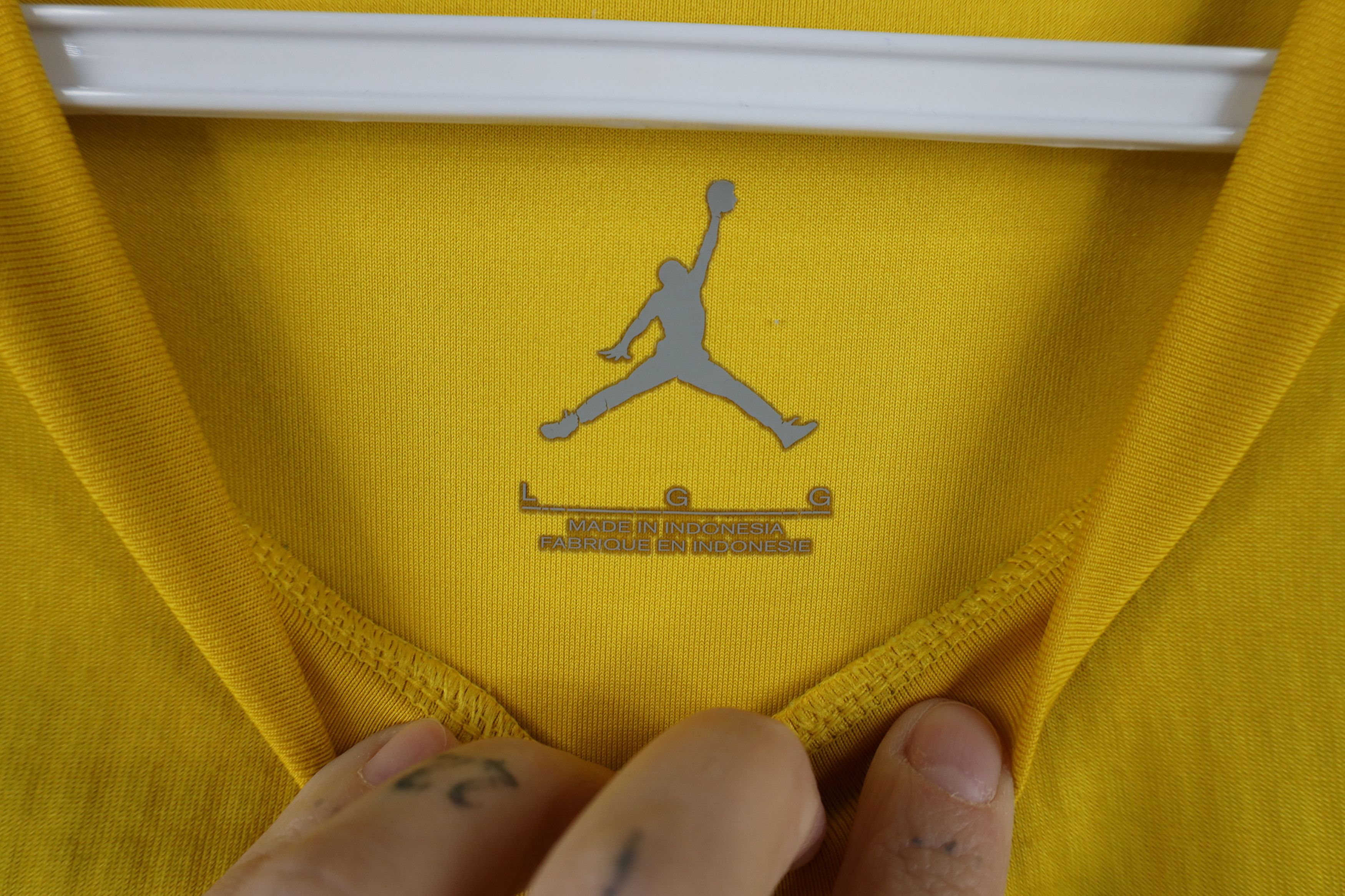 Nike Nike Air Jordan University of Michigan Sweatshirt Maize Size US L / EU 52-54 / 3 - 8 Thumbnail