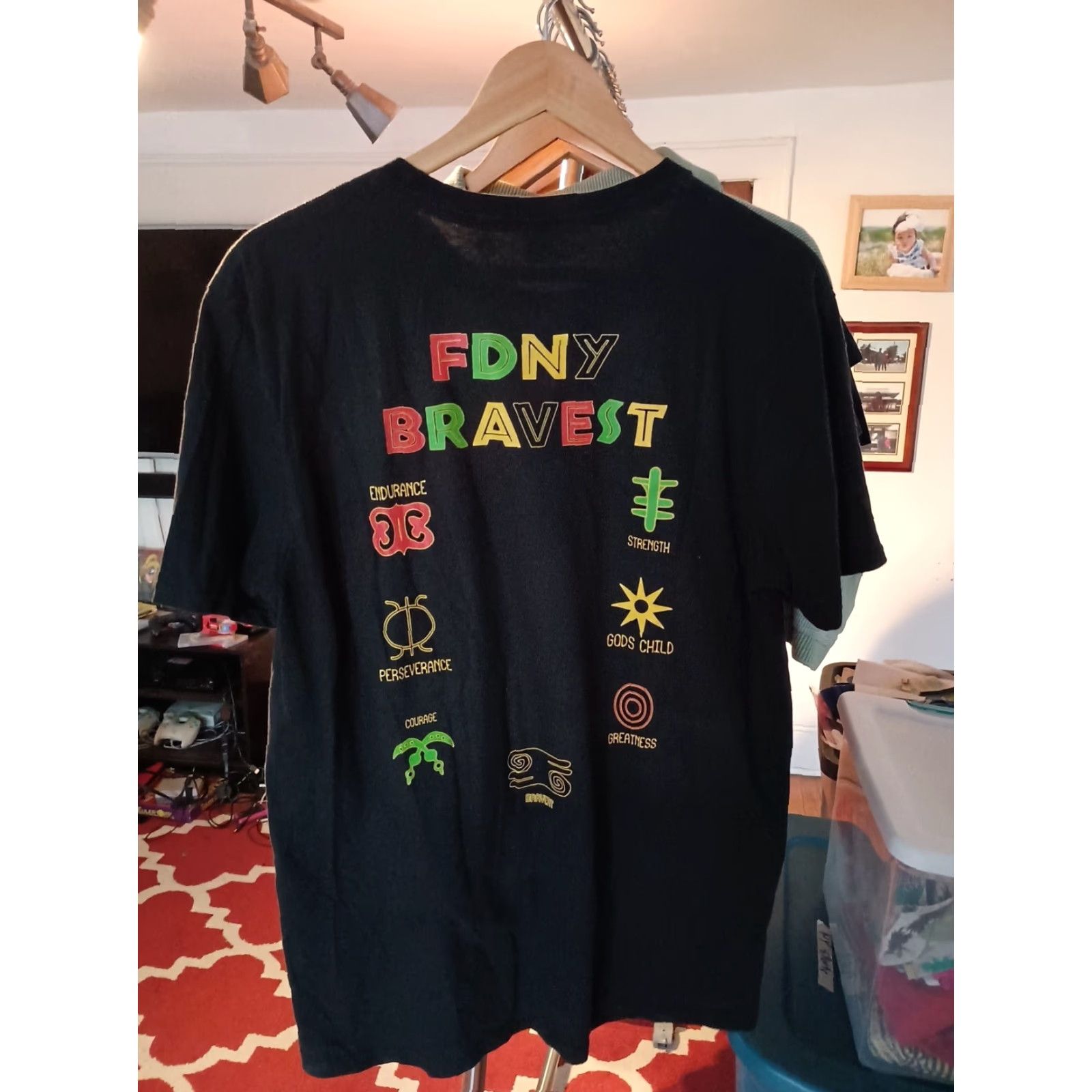Anvil FDNY Bravest The Brothers Jamaican Colors T-Shirt L Black Mens Official FDNY Bravest The Brothers Jamaican Colors Tshirt Size L BLM Official Size US L / EU 52-54 / 3 - 4 Thumbnail