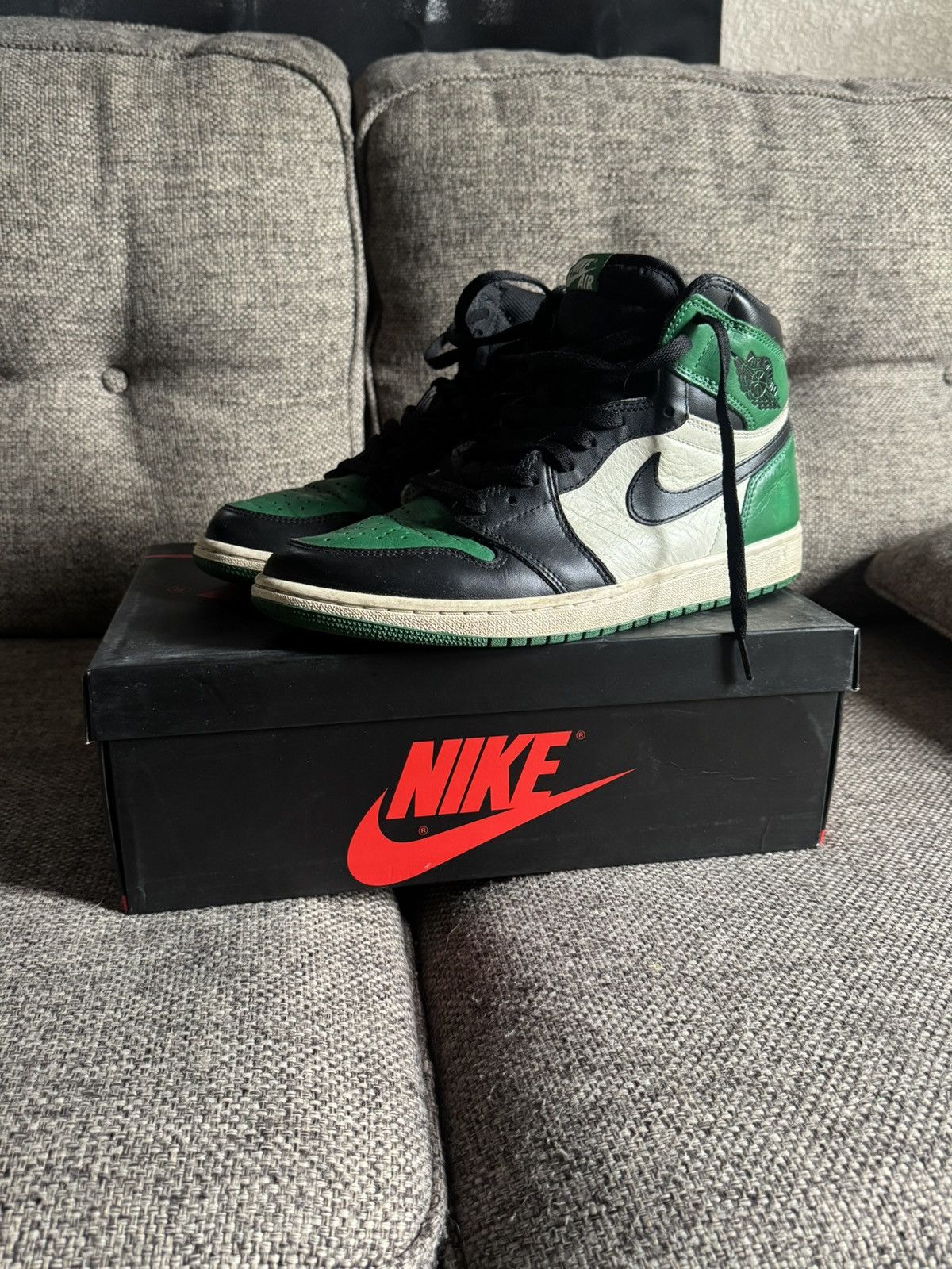 Jordan Brand Jordan 1 Pine Green Size US 10.5 / EU 43-44 - 1 Thumbnail