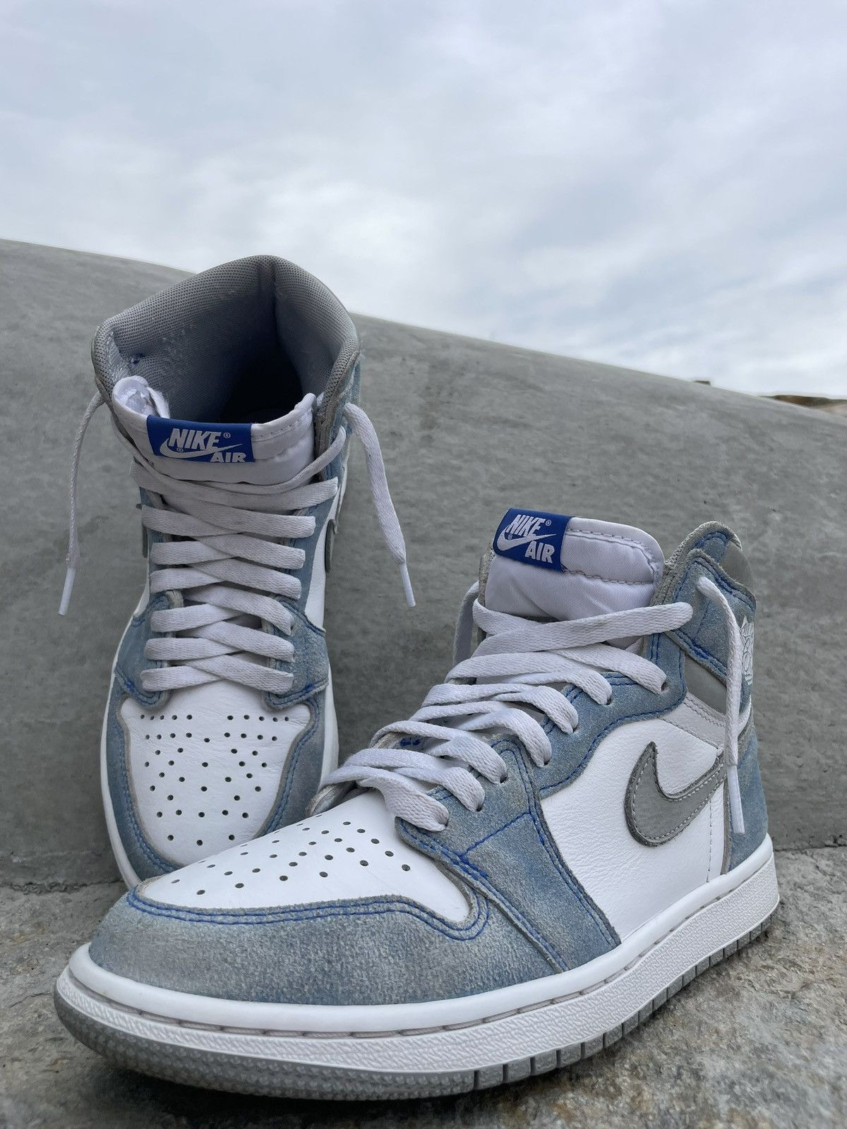aj1 hyper royal smoke grey