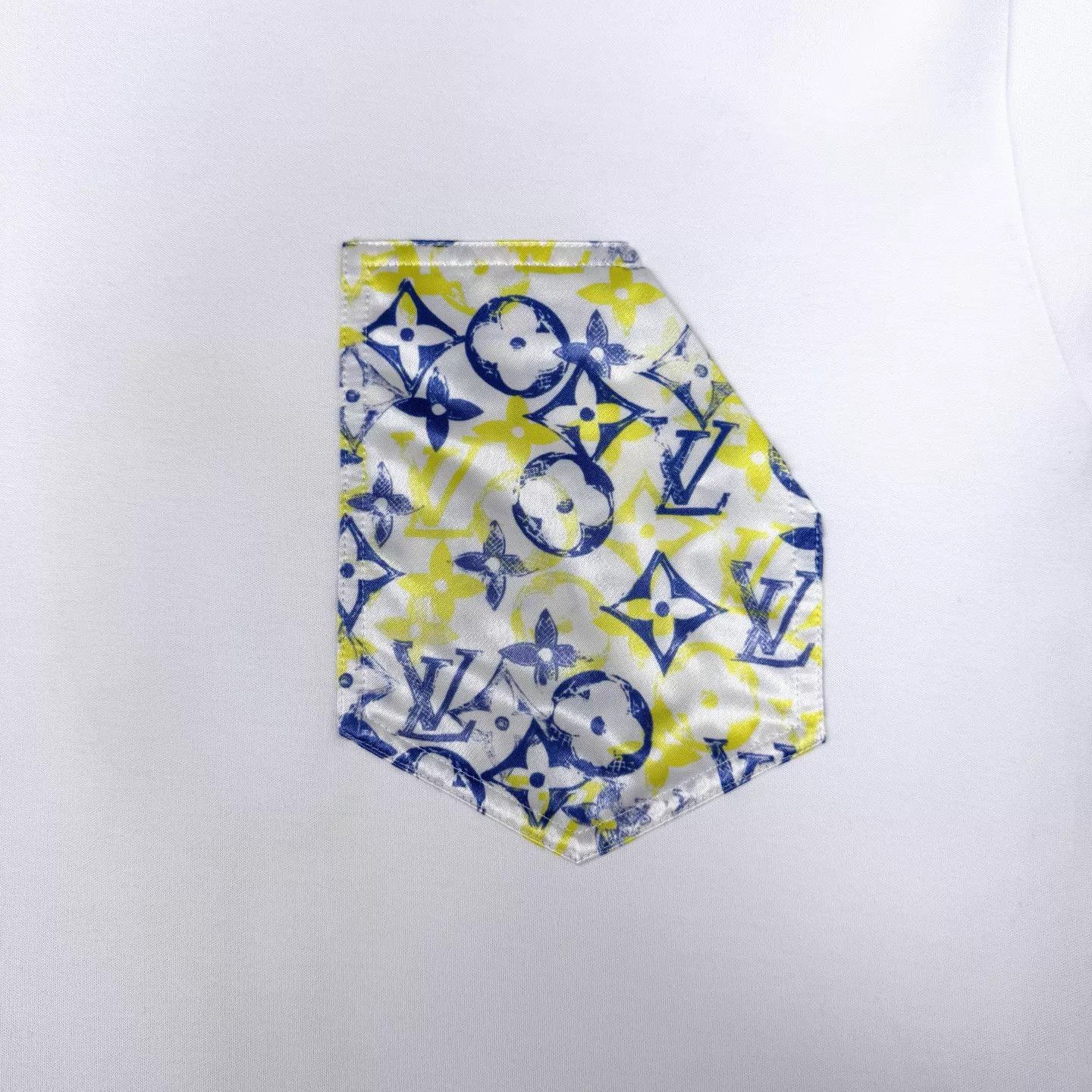 Louis Vuitton LV gradient crayon graffiti monogram short sweatshirt M Size US M / EU 48-50 / 2 - 5 Thumbnail